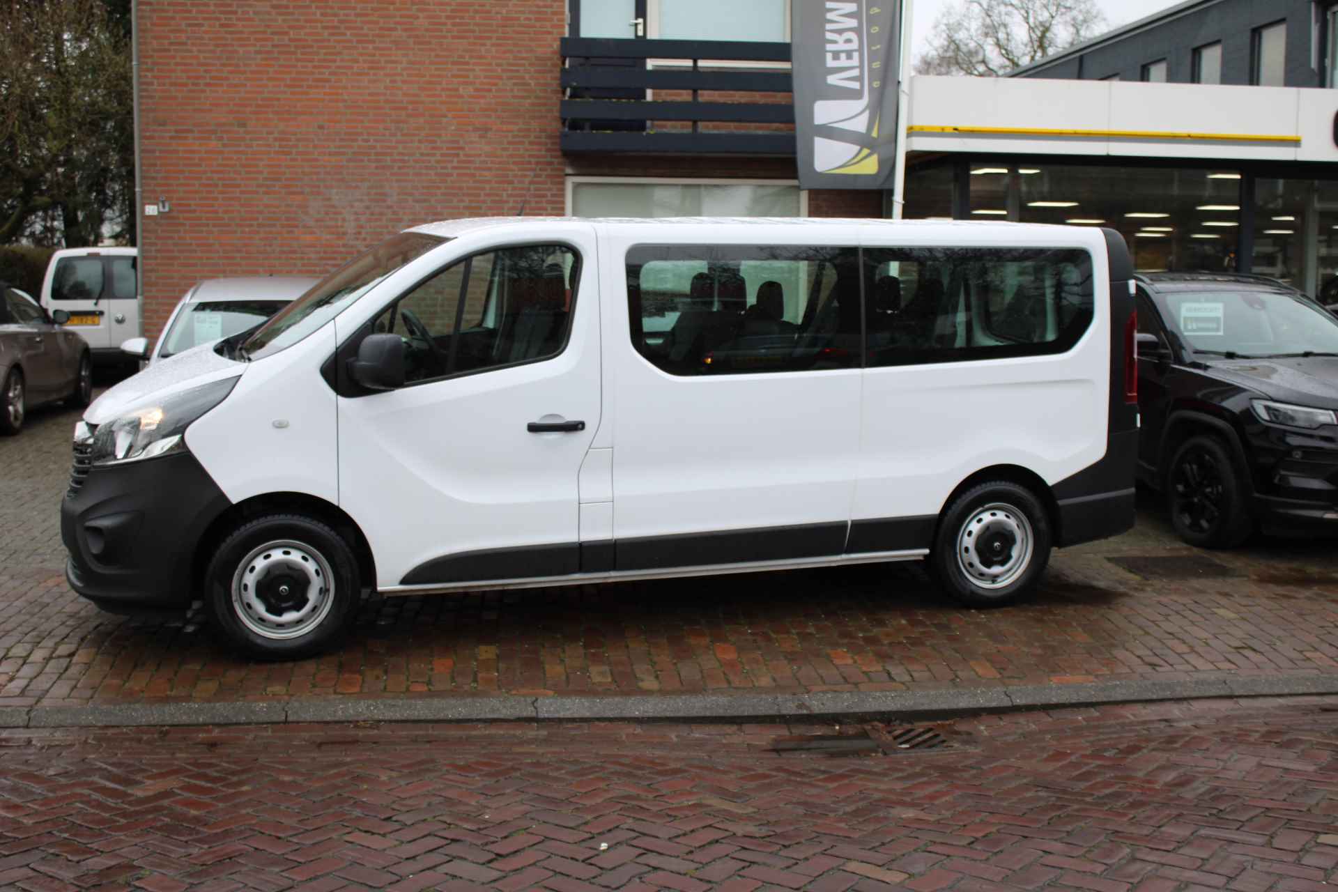 Opel Vivaro 1.6 CDTi BiTurbo 125PK L2H1 + Airco/ Navi/ Cruise/ Trekhaak/ 9-Persoons/ NL auto - 4/39