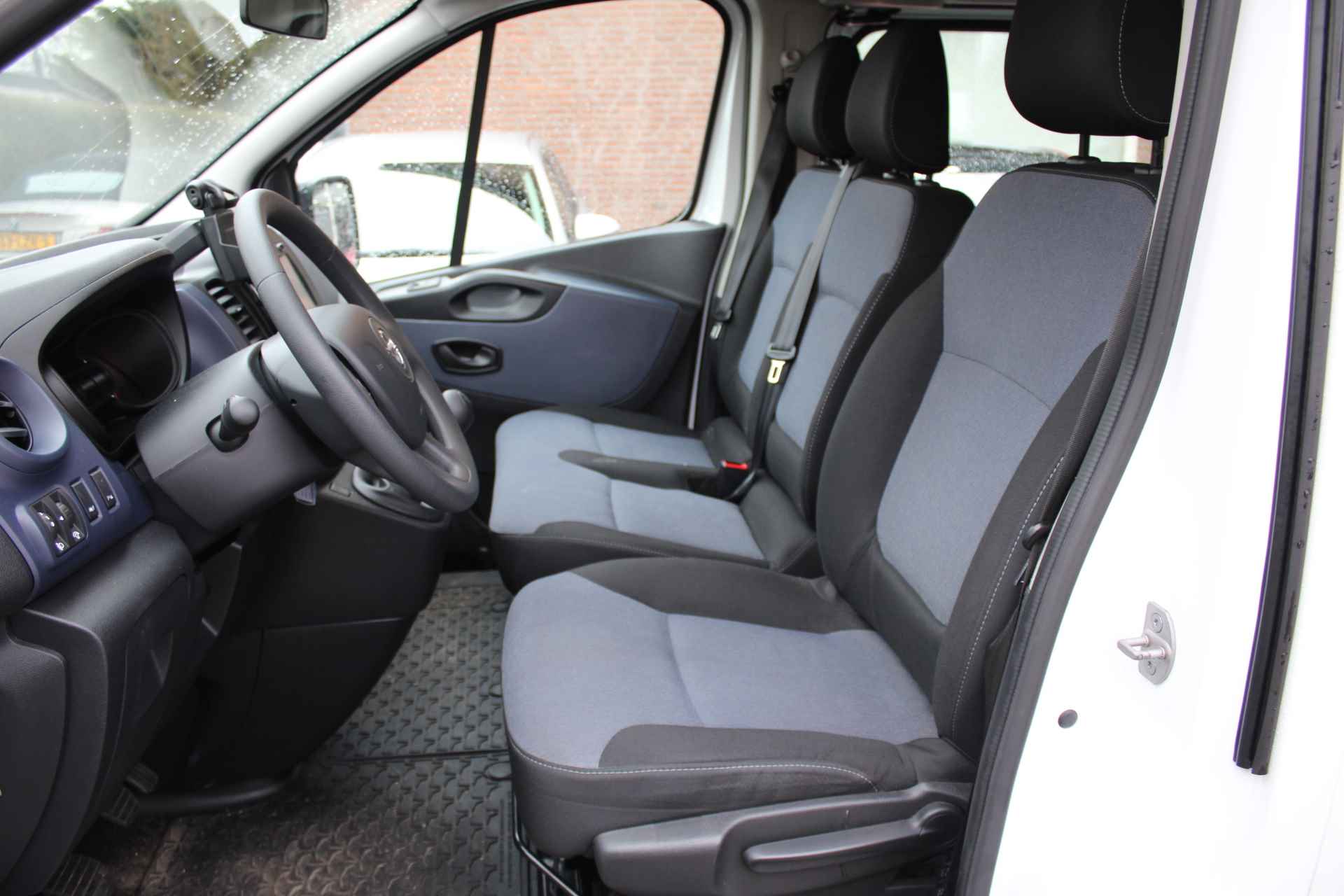 Opel Vivaro 1.6 CDTi BiTurbo 125PK L2H1 + Airco/ Navi/ Cruise/ Trekhaak/ 9-Persoons/ NL auto - 11/39