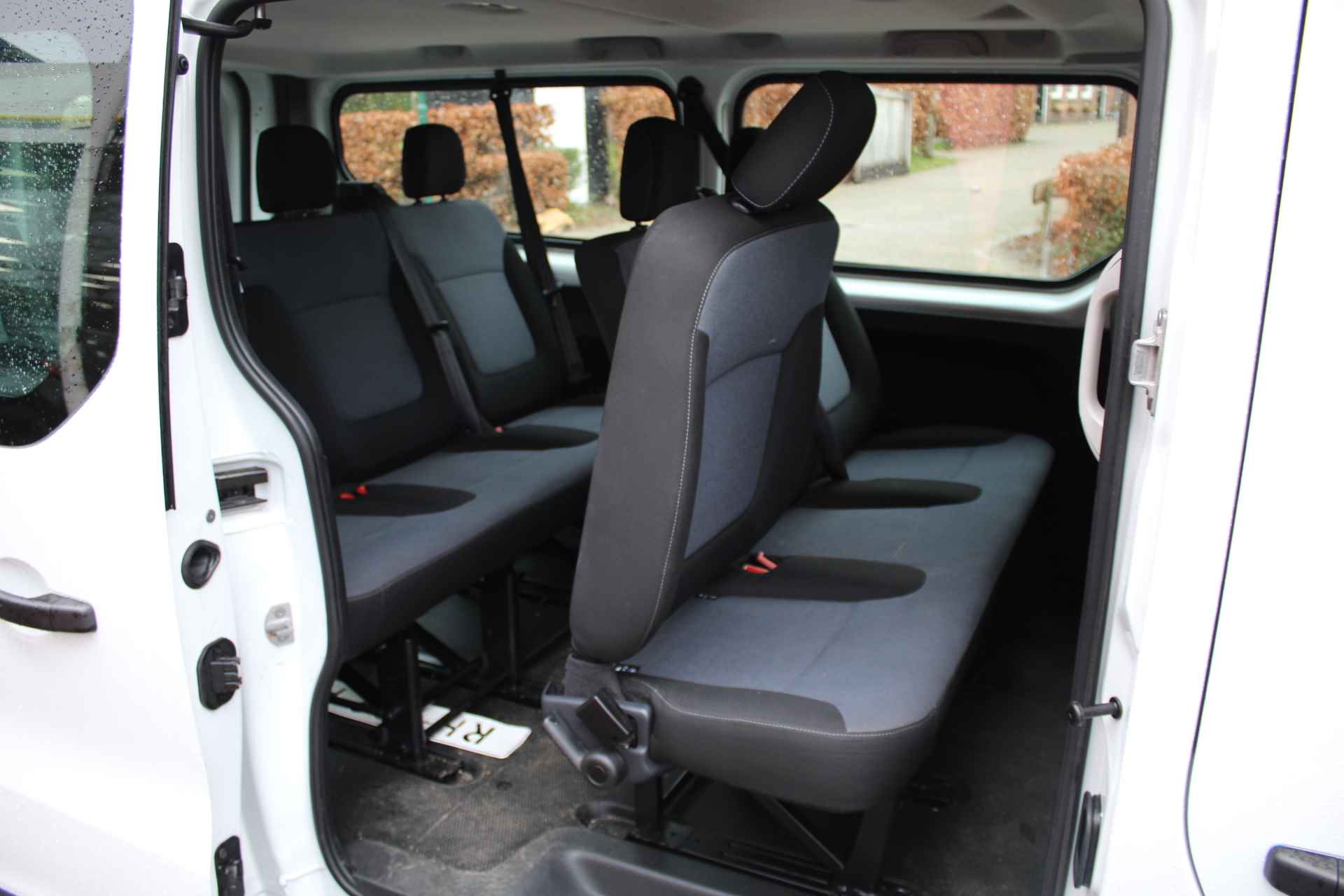 Opel Vivaro 1.6 CDTi BiTurbo 125PK L2H1 + Airco/ Navi/ Cruise/ Trekhaak/ 9-Persoons/ NL auto - 13/39