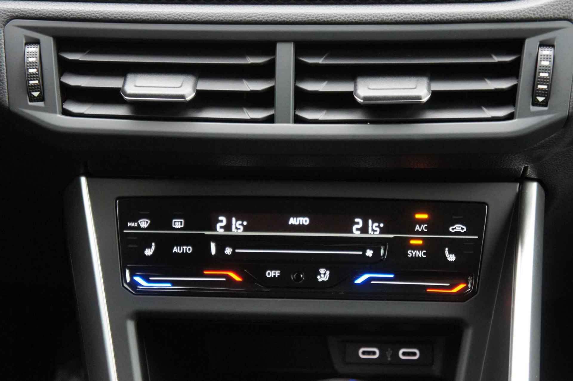 Volkswagen Taigo 1.0 TSI Life | CarPlay | Parkeerhulp | LED | Stoelverwarming - 15/25