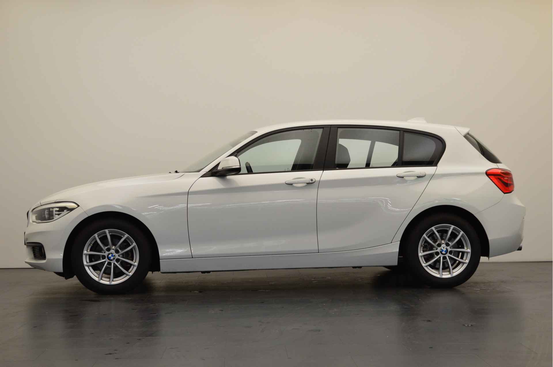 BMW 1-serie 118i Executive Automaat / LED / Navigatie / PDC achter / Cruise Control / Multifunctioneel stuurwiel - 3/21