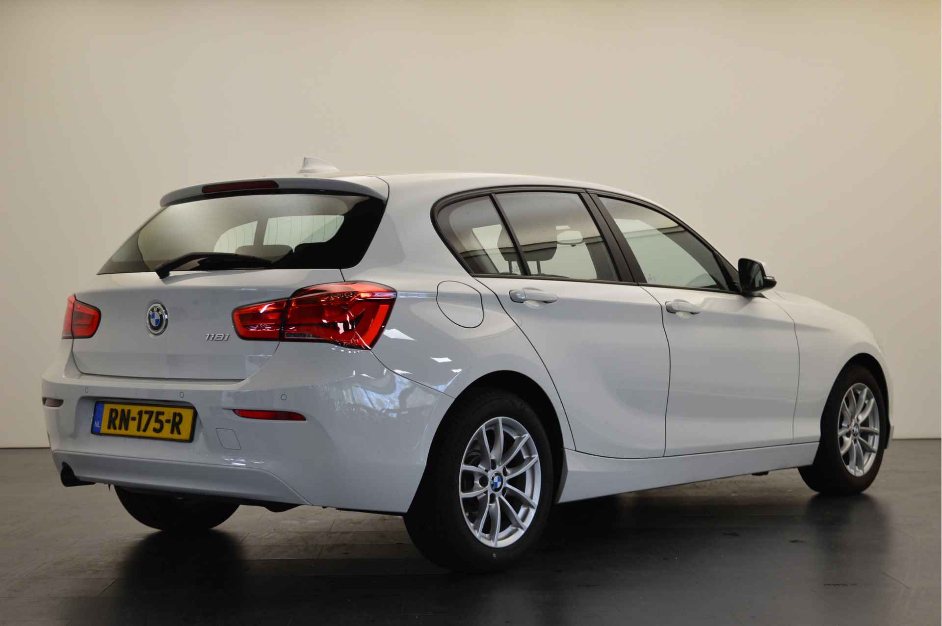 BMW 1-serie 118i Executive Automaat / LED / Navigatie / PDC achter / Cruise Control / Multifunctioneel stuurwiel - 4/21