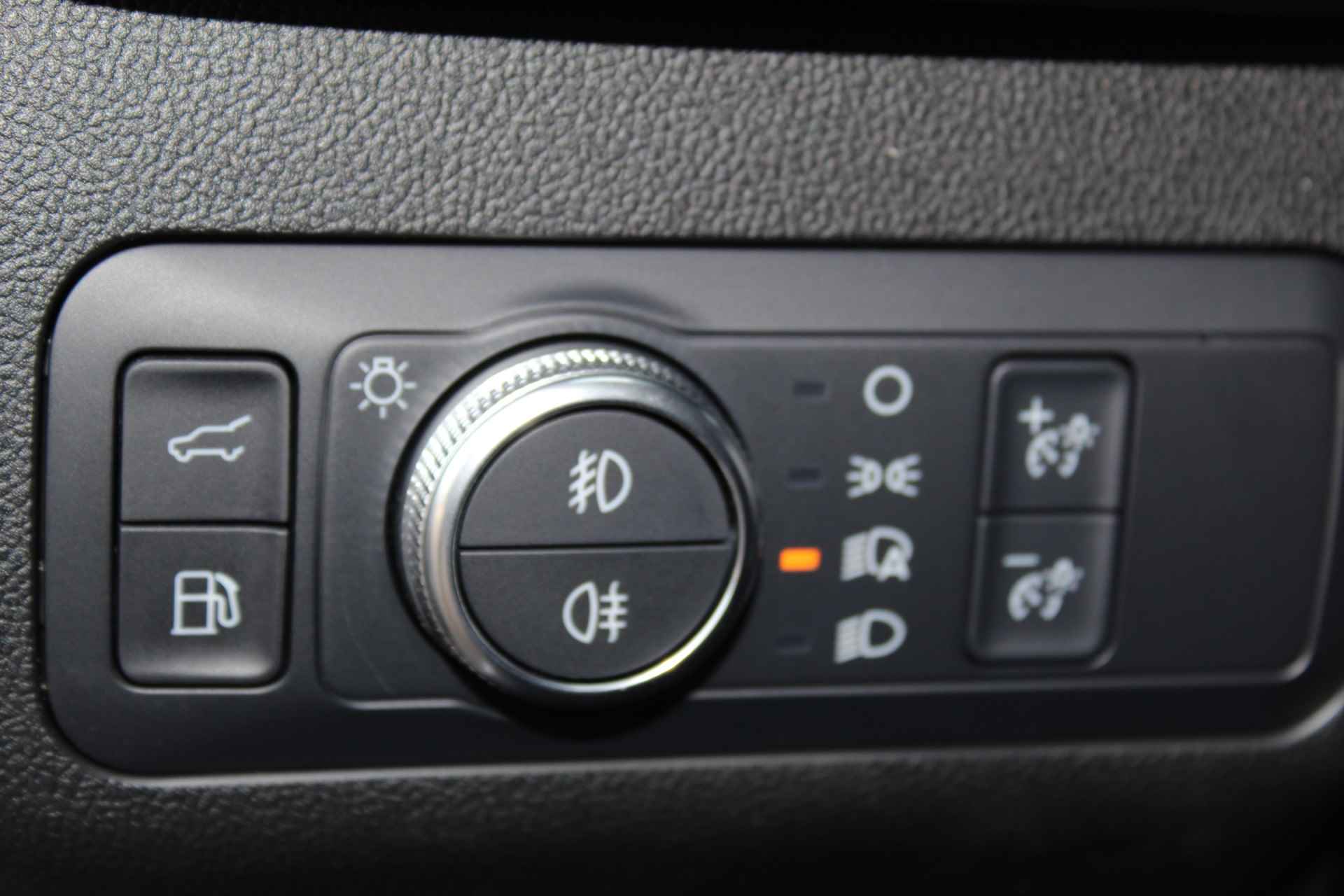 Ford Kuga 2.5-225pk PHEV ST-Line X AUTOMAAT ! Fabrieksgarantie t/m 29-01-2027 ! Slechts 7.300km ! Volautm. airco dual, navigatie, telefoonvoorb., stoel-, stuur- achterbank- en voorraam verwarming, side- en lane assist, adaptive cruise cntrl, B&O soundsystem, head-up display etc. etc. - 12/50