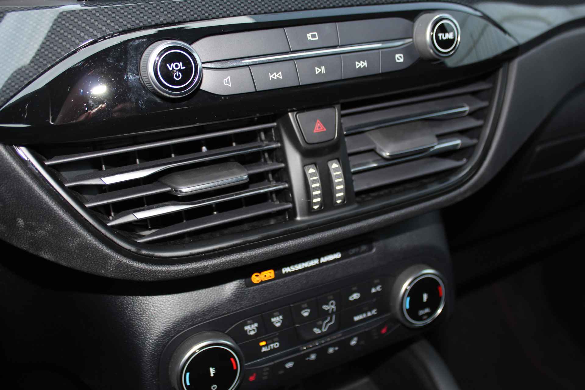 Ford Kuga 2.5-225pk PHEV ST-Line X AUTOMAAT ! Fabrieksgarantie t/m 29-01-2027 ! Slechts 7.300km ! Volautm. airco dual, navigatie, telefoonvoorb., stoel-, stuur- achterbank- en voorraam verwarming, side- en lane assist, adaptive cruise cntrl, B&O soundsystem, head-up display etc. etc. - 32/50