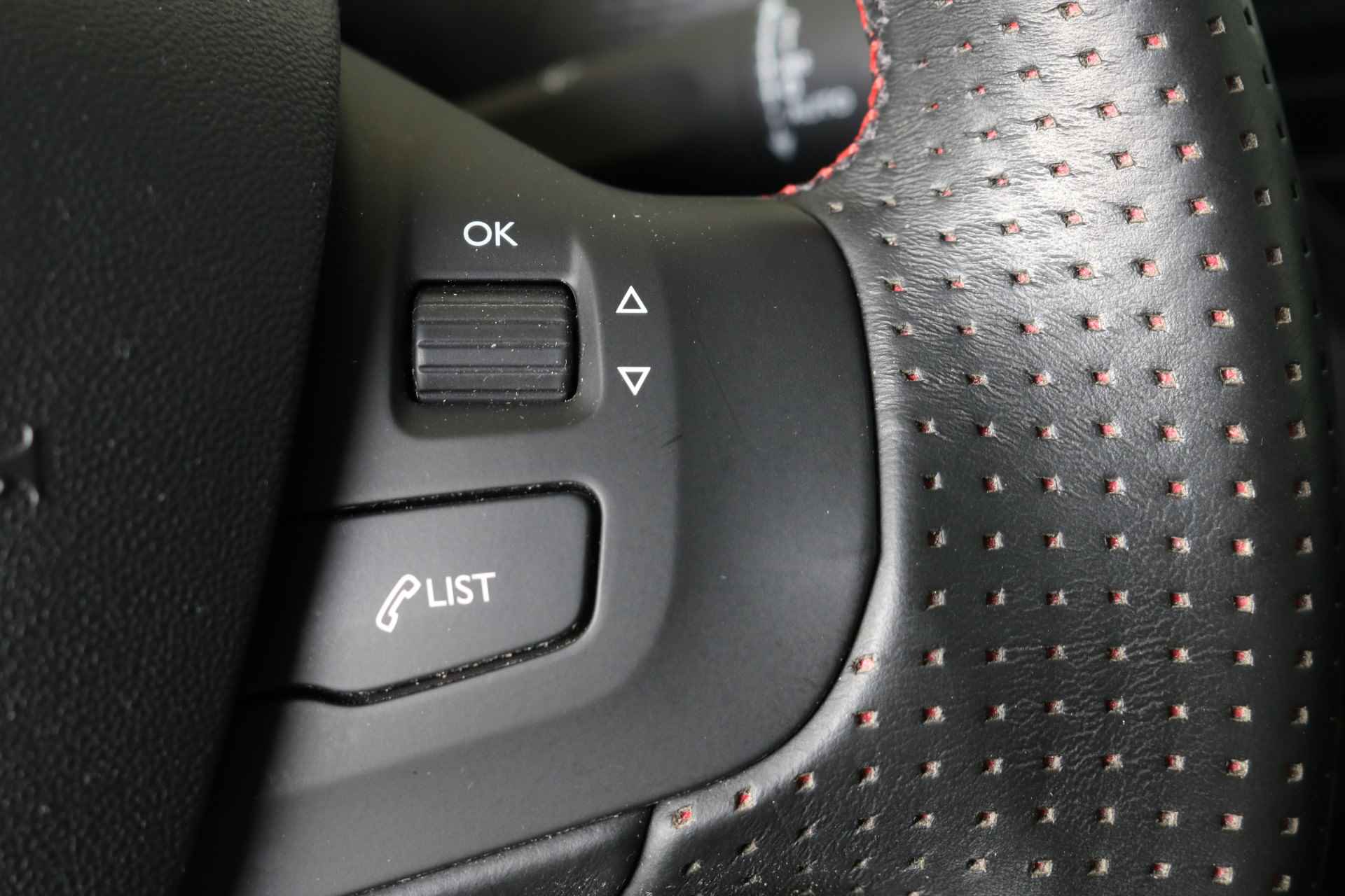 Peugeot 2008 1.2 PureTech 110PK GT-Line | Navi | Panodak | All season | PDC achter | DAB | Climate en cruise control | Grip control | LMV 17" | - 28/48