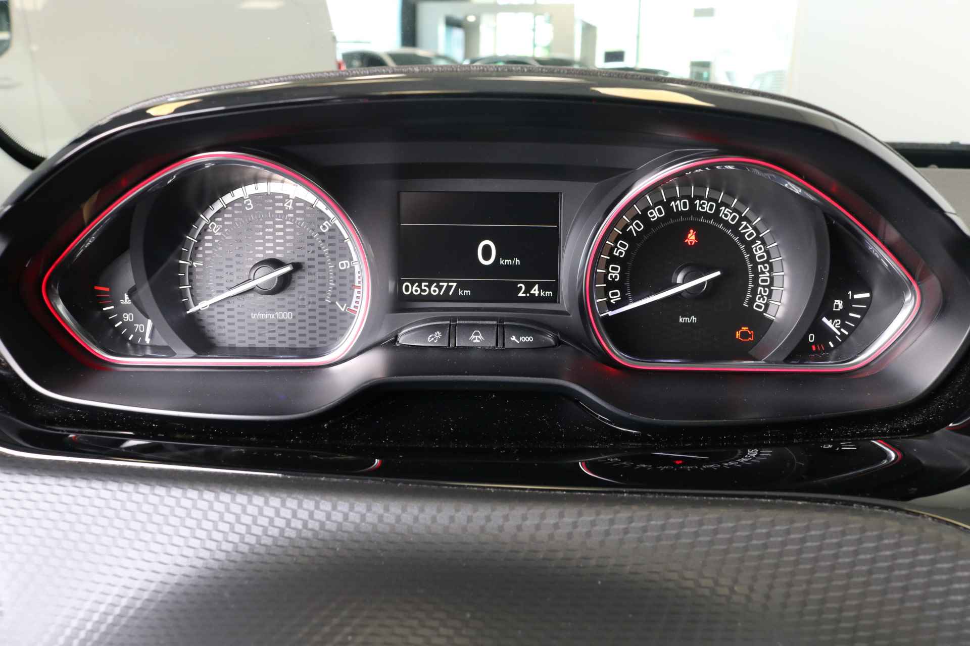 Peugeot 2008 1.2 PureTech 110PK GT-Line | Navi | Panodak | All season | PDC achter | DAB | Climate en cruise control | Grip control | LMV 17" | - 30/48