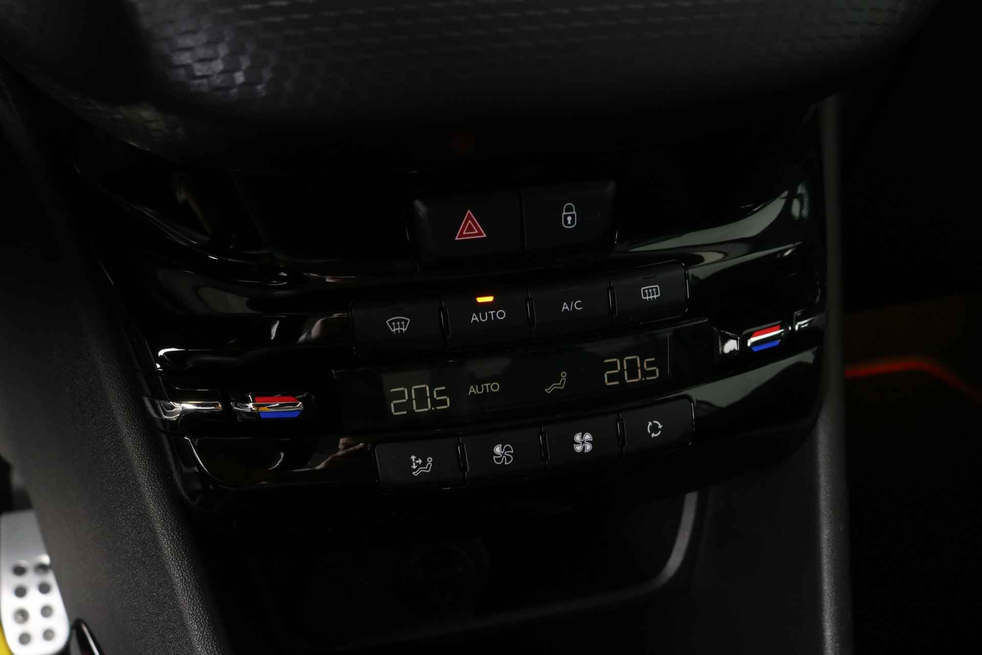 Peugeot 2008 1.2 PureTech 110PK GT-Line | Navi | Panodak | All season | PDC achter | DAB | Climate en cruise control | Grip control | LMV 17" | - 40/48