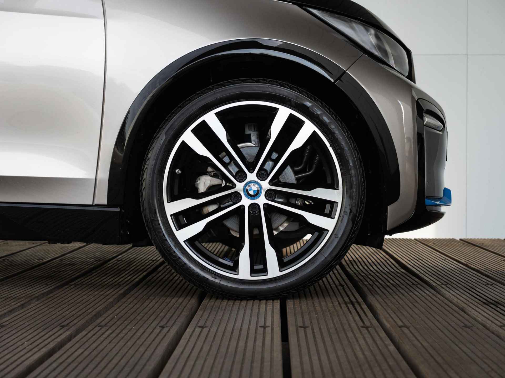 BMW i3 s 120Ah | Driving Assistant Plus | Harman Kardon | 20 inch | Comfort Access | Elektrisch glazen schuif-/kanteldak | Stoelverwarming - 6/31