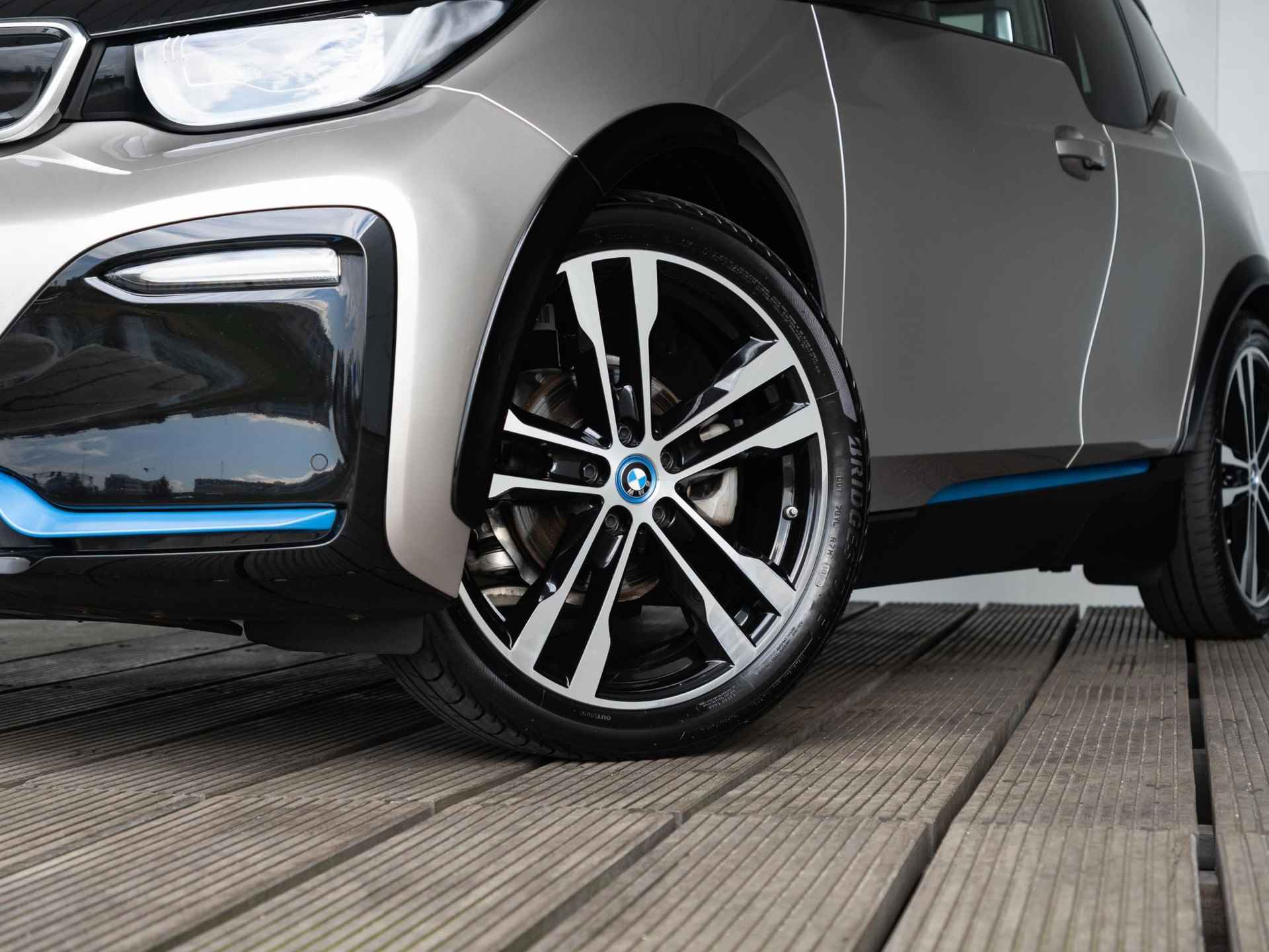 BMW i3 s 120Ah | Driving Assistant Plus | Harman Kardon | 20 inch | Comfort Access | Elektrisch glazen schuif-/kanteldak | Stoelverwarming - 13/31