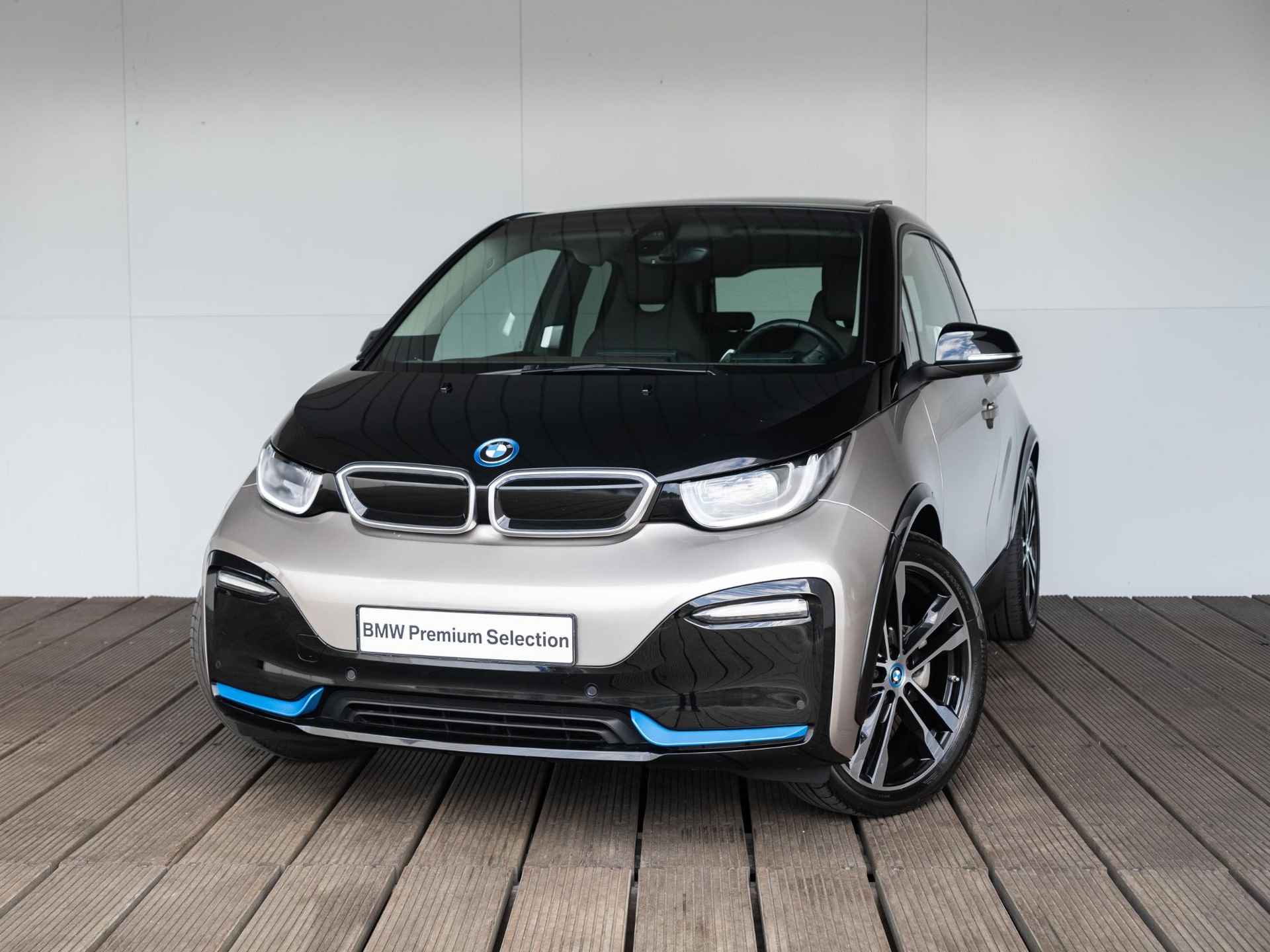 BMW i3 s 120Ah | Driving Assistant Plus | Harman Kardon | 20 inch | Comfort Access | Elektrisch glazen schuif-/kanteldak | Stoelverwarming - 31/31