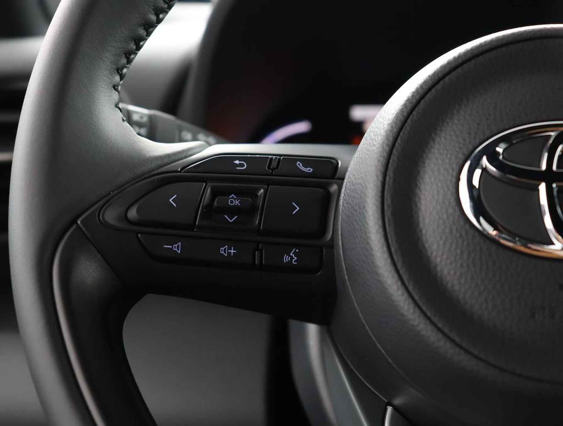 Toyota Yaris Cross 1.5 Hybrid Dynamic | Nieuw uit voorraad leverbaar! | 10 Jaar garantie! | - 17/43