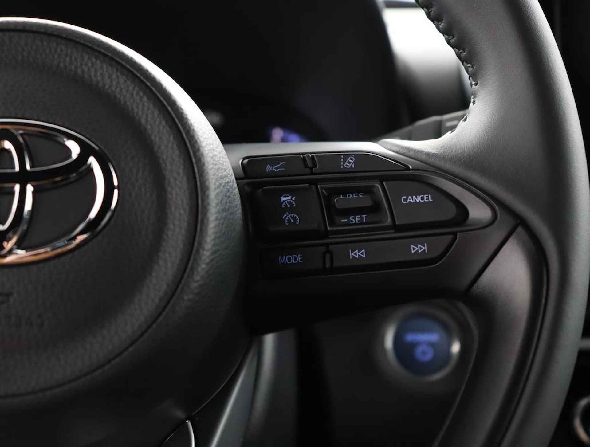 Toyota Yaris Cross 1.5 Hybrid Dynamic | Nieuw uit voorraad leverbaar! | 10 Jaar garantie! | - 18/43