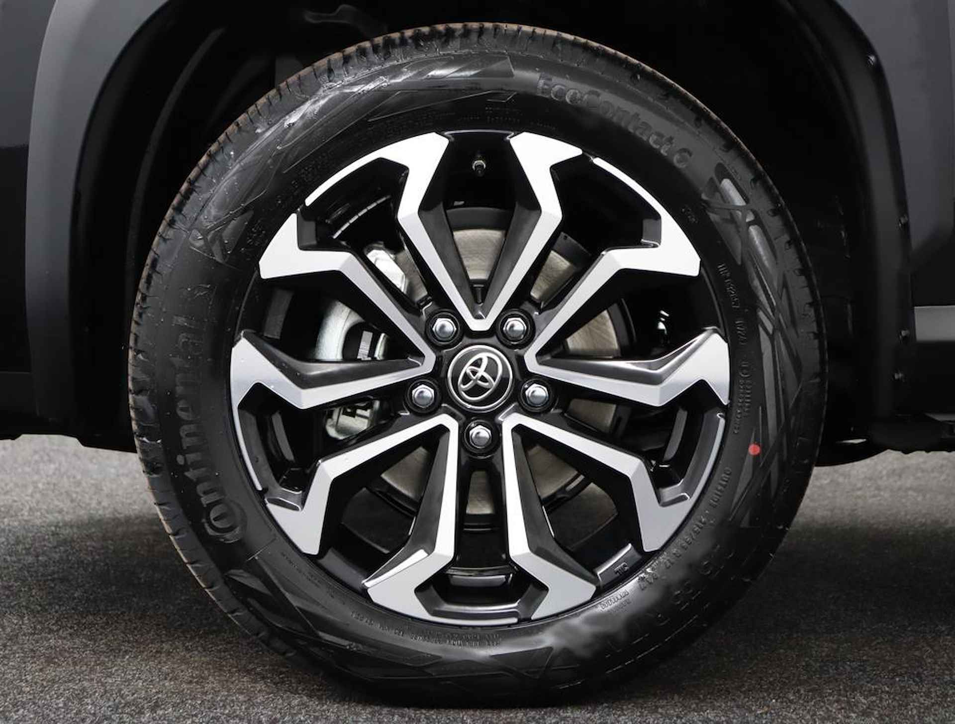 Toyota Yaris Cross 1.5 Hybrid Dynamic | Nieuw uit voorraad leverbaar! | 10 Jaar garantie! | - 33/43