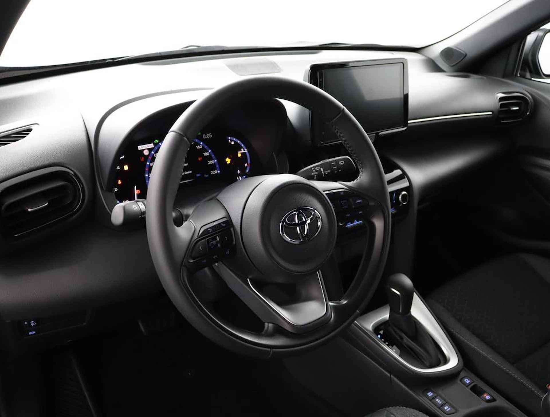 Toyota Yaris Cross 1.5 Hybrid Dynamic | Nieuw uit voorraad leverbaar! | 10 Jaar garantie! | - 37/43