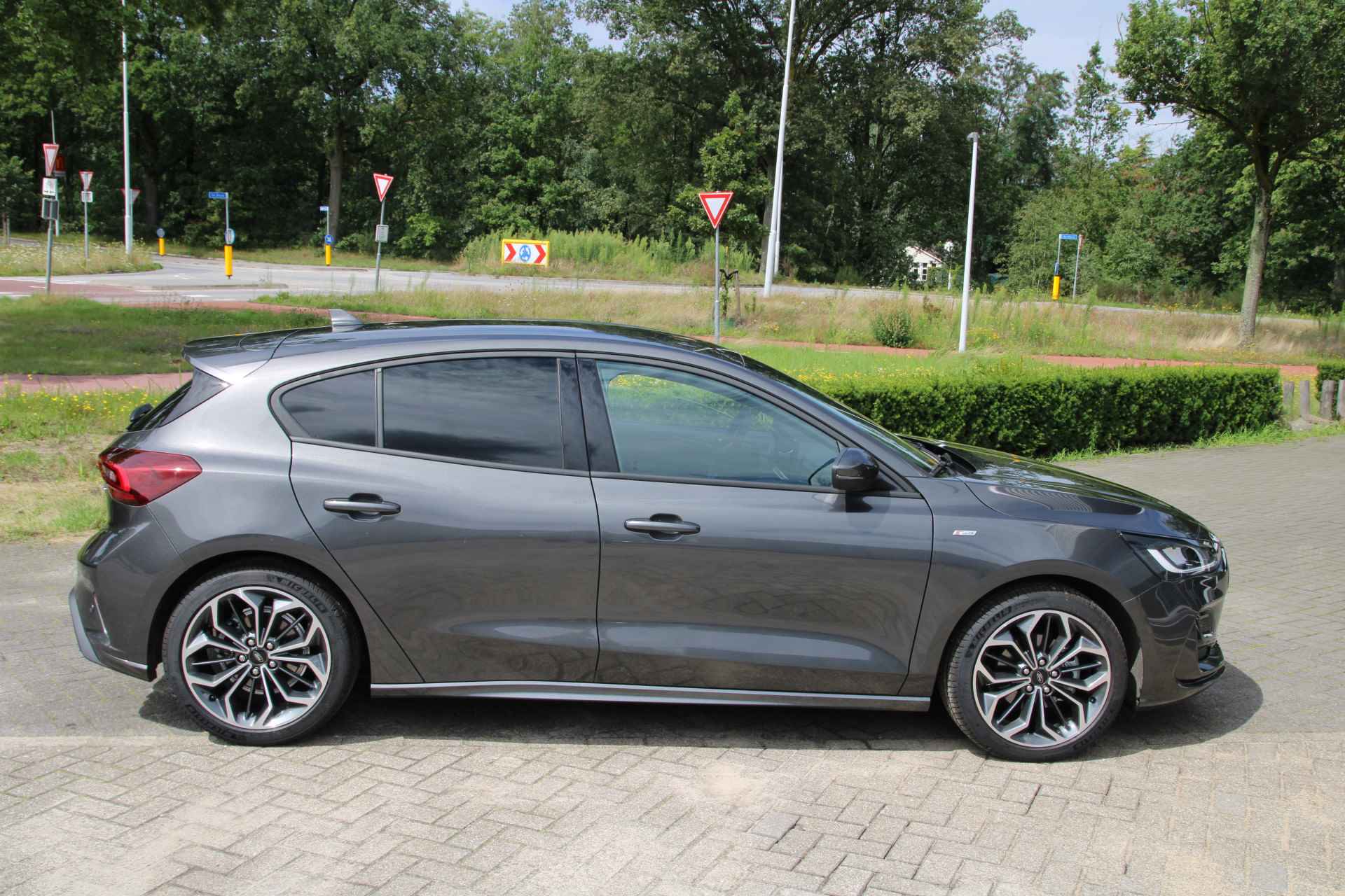 Ford Focus 1.0 EcoBoost 155pk Hybrid ST Line Automaat NAVI SYNC 4 DRIVER ASS.PACK WINTERPACK - 13/27