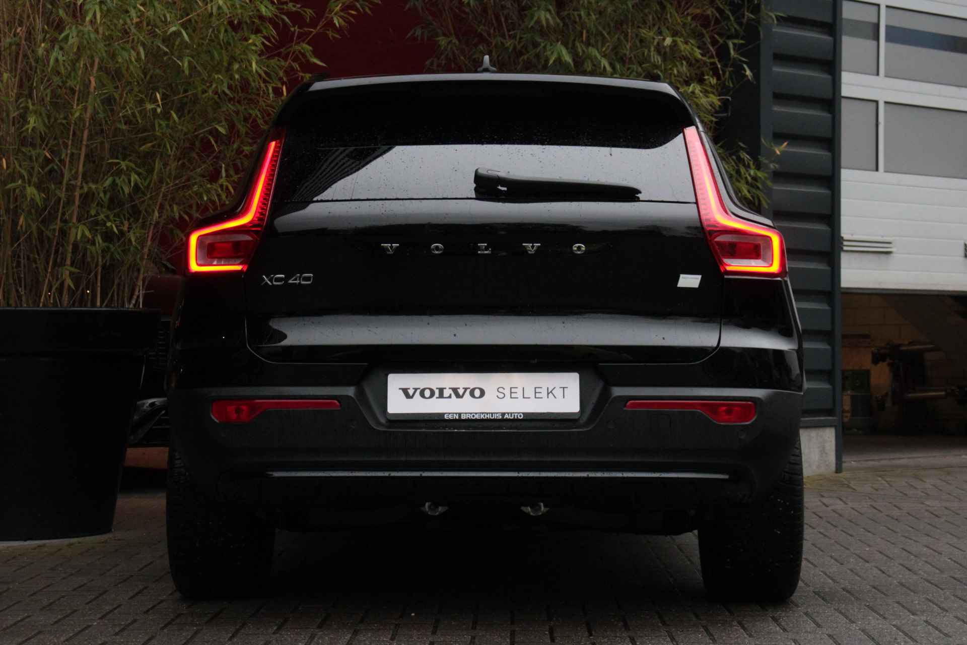 Volvo XC40 Recharge Core 70 kWh | Trekhaak | Achteruitrijcamera | Cruise Control | Stuur- en stoelverwarming | DAB-radio | LED-verlichting - 11/25