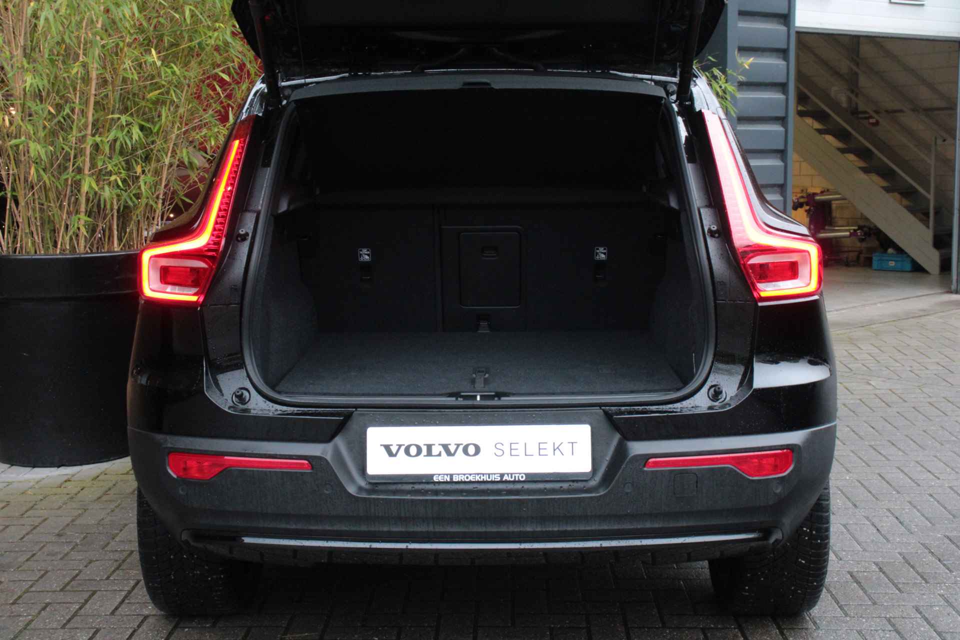 Volvo XC40 Recharge Core 70 kWh | Trekhaak | Achteruitrijcamera | Cruise Control | Stuur- en stoelverwarming | DAB-radio | LED-verlichting - 8/25
