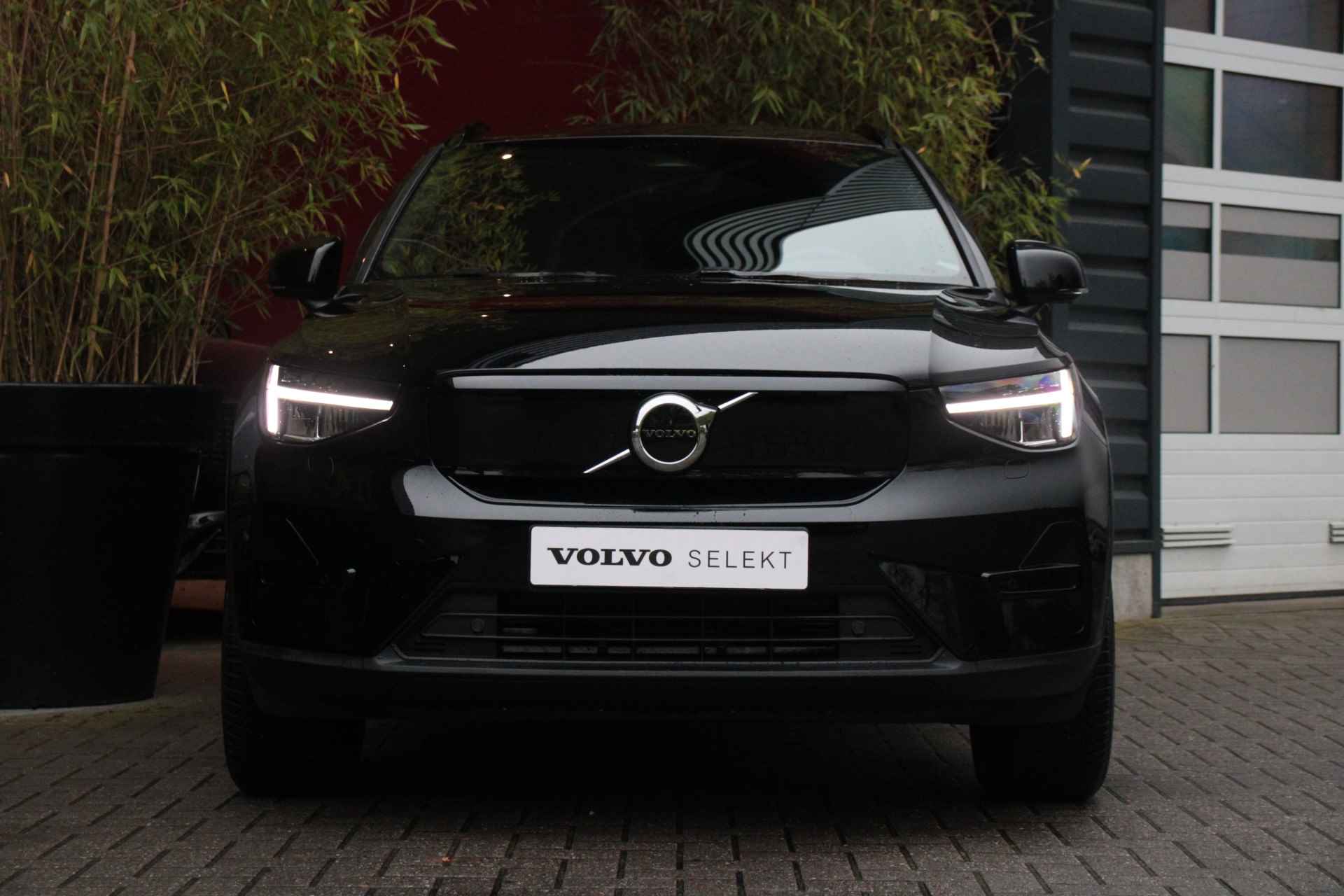 Volvo XC40 Recharge Core 70 kWh | Trekhaak | Achteruitrijcamera | Cruise Control | Stuur- en stoelverwarming | DAB-radio | LED-verlichting - 10/25