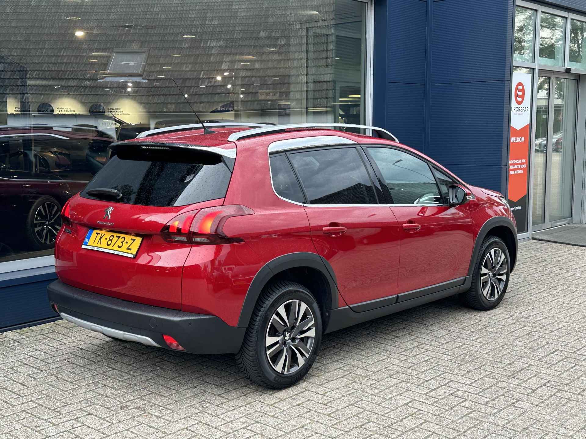 Peugeot 2008 1.2 Turbo 110 pk Allure | 1e Eigenaar | 4 Seizoen Banden | Camera | Dealeronderhouden | Bijzonder nette staat | Navigatie | Apple Carplay+ Android auto | - 8/36