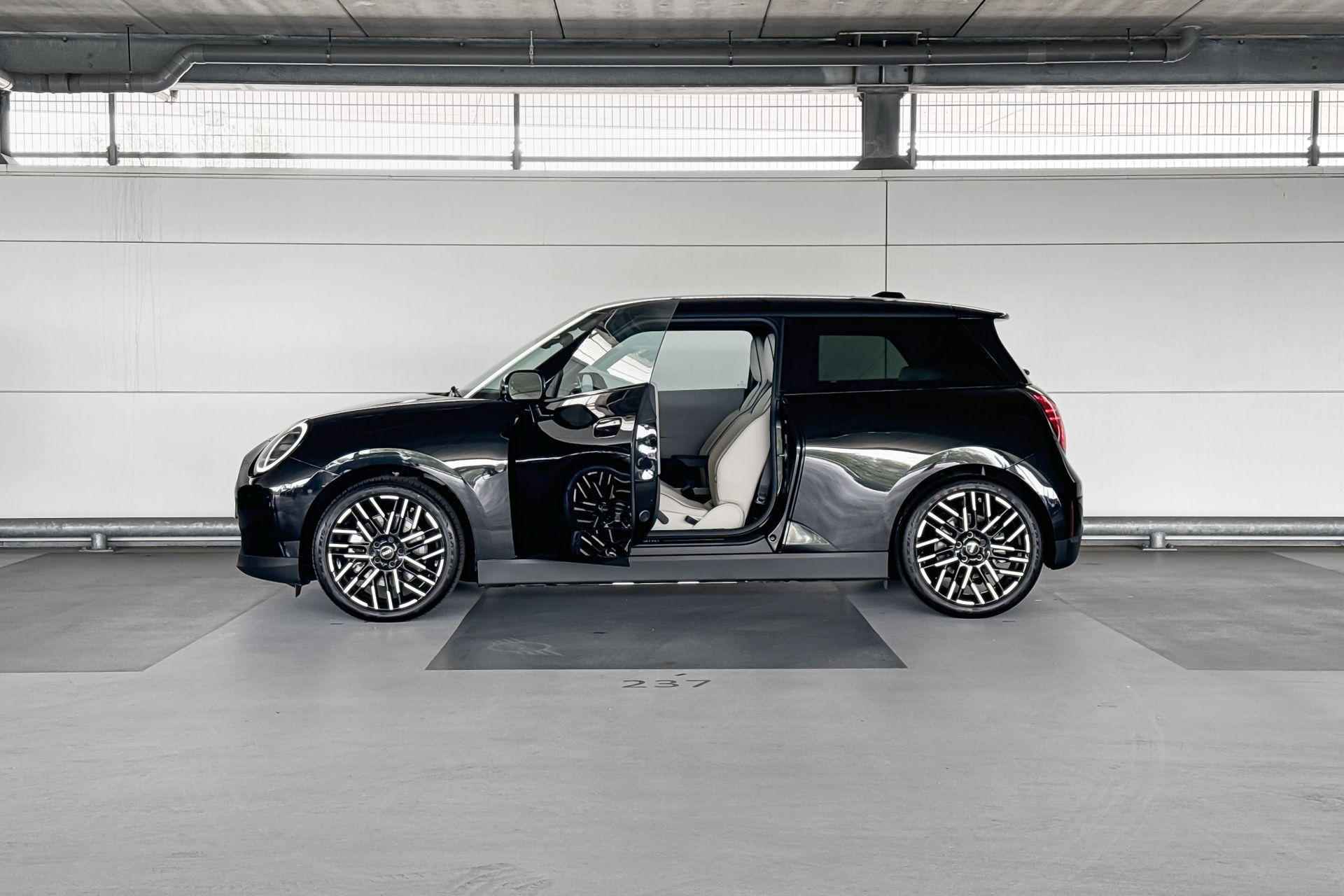 MINI Cooper 3-deurs Electric Cooper SE Favoured 54.2 kWh | Pakket M | Dak in carrosseriekleur - 5/22