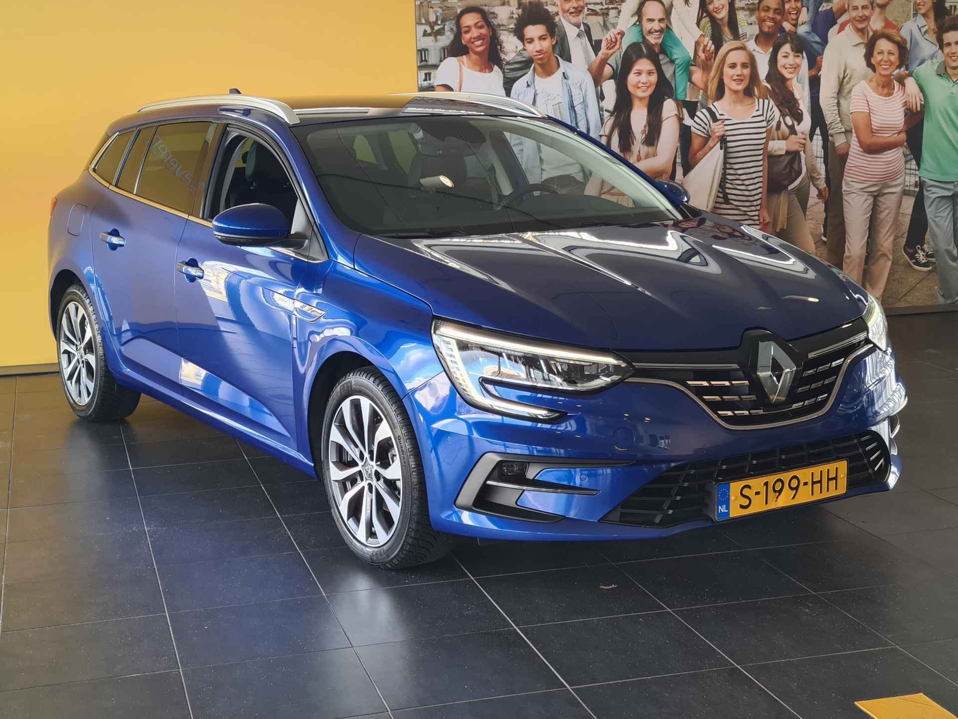 Renault Mégane Estate 1.3 TCe 140 EDC Techno AUTOMAAT | NAVIGATIE | ACHTERUITRIJCAMERA | PARKERSENSOREN VOOR-EN ACHTER | TREKHAAK | BLIS-SYSTEEM | LICHTMETALEN VELGEN MET ALL SEASON BANDEN - 4/27