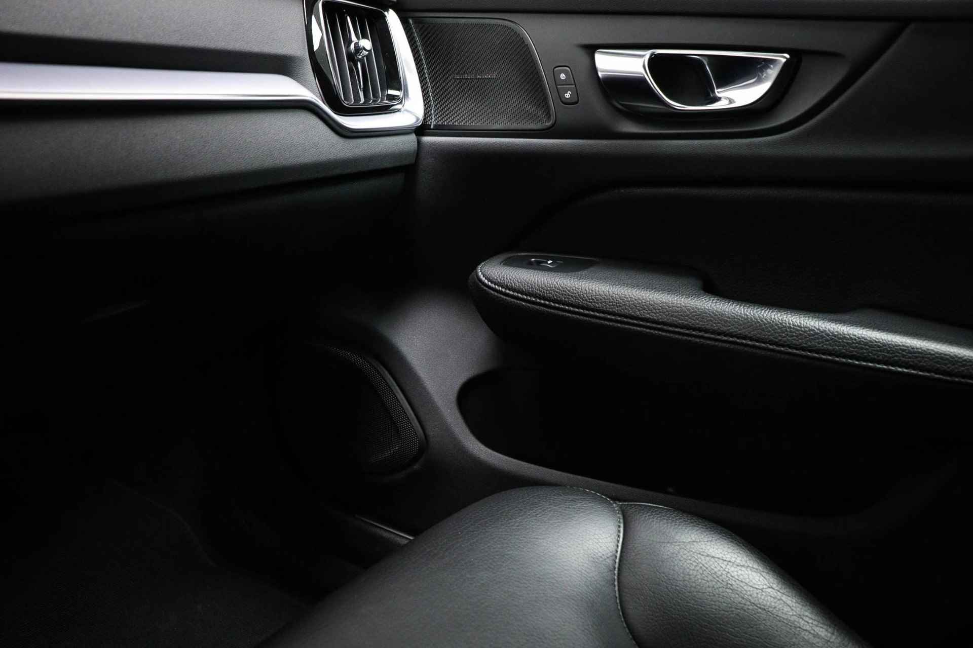 Volvo V60 2.0 T5 | LEDER | TREKHAAK | 360 CAMERA | 19" - 41/58