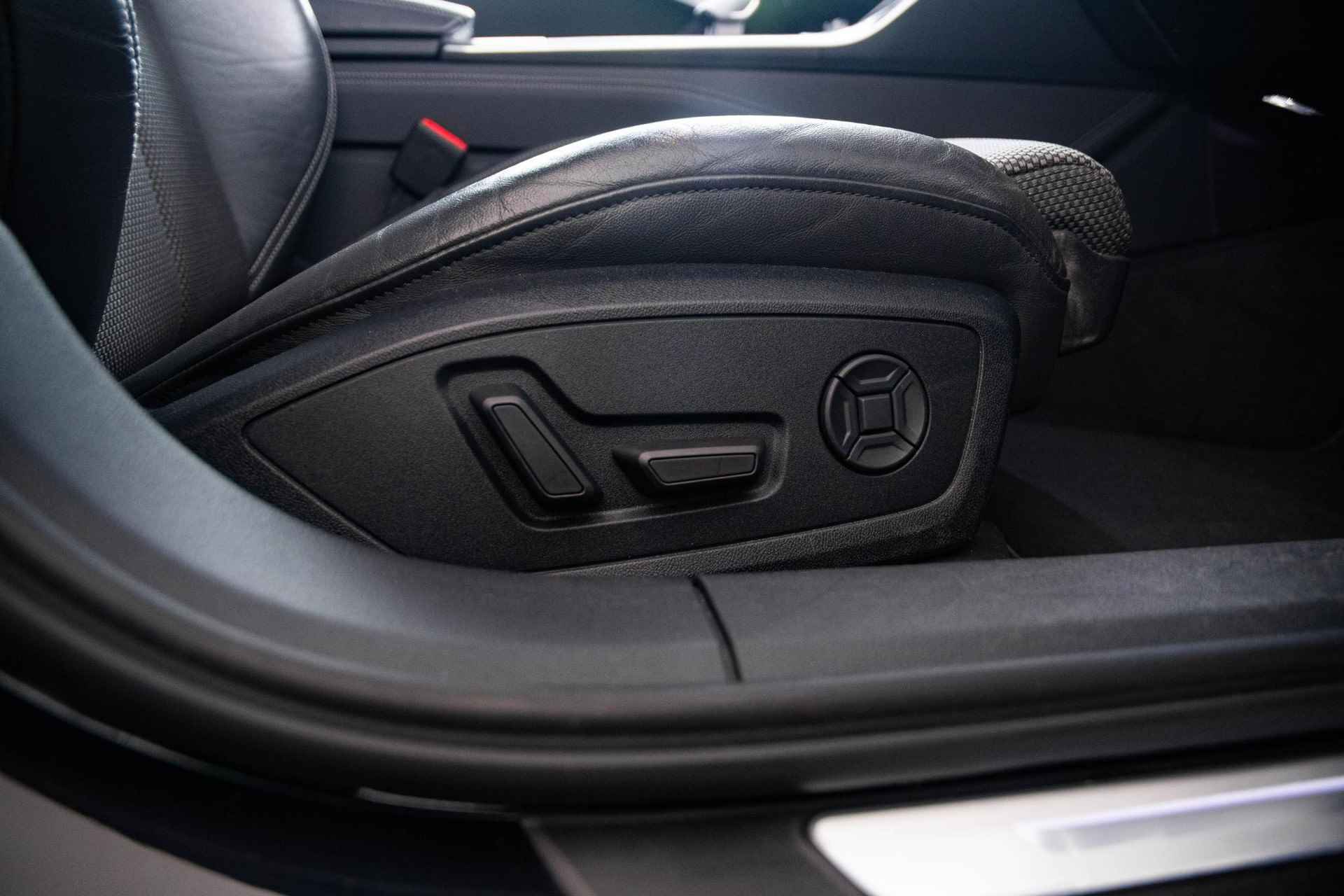 Audi A6 Avant 45 TFSI Sport S line edition Pro Line S - Sportstoelen - Stoelverwarming voor - Automatische achterklep - Parkeerhulp plus - Diefstalalarm - Zonwering achterzijruiten - Automatisch dimmende binnenspiegel - - 28/60