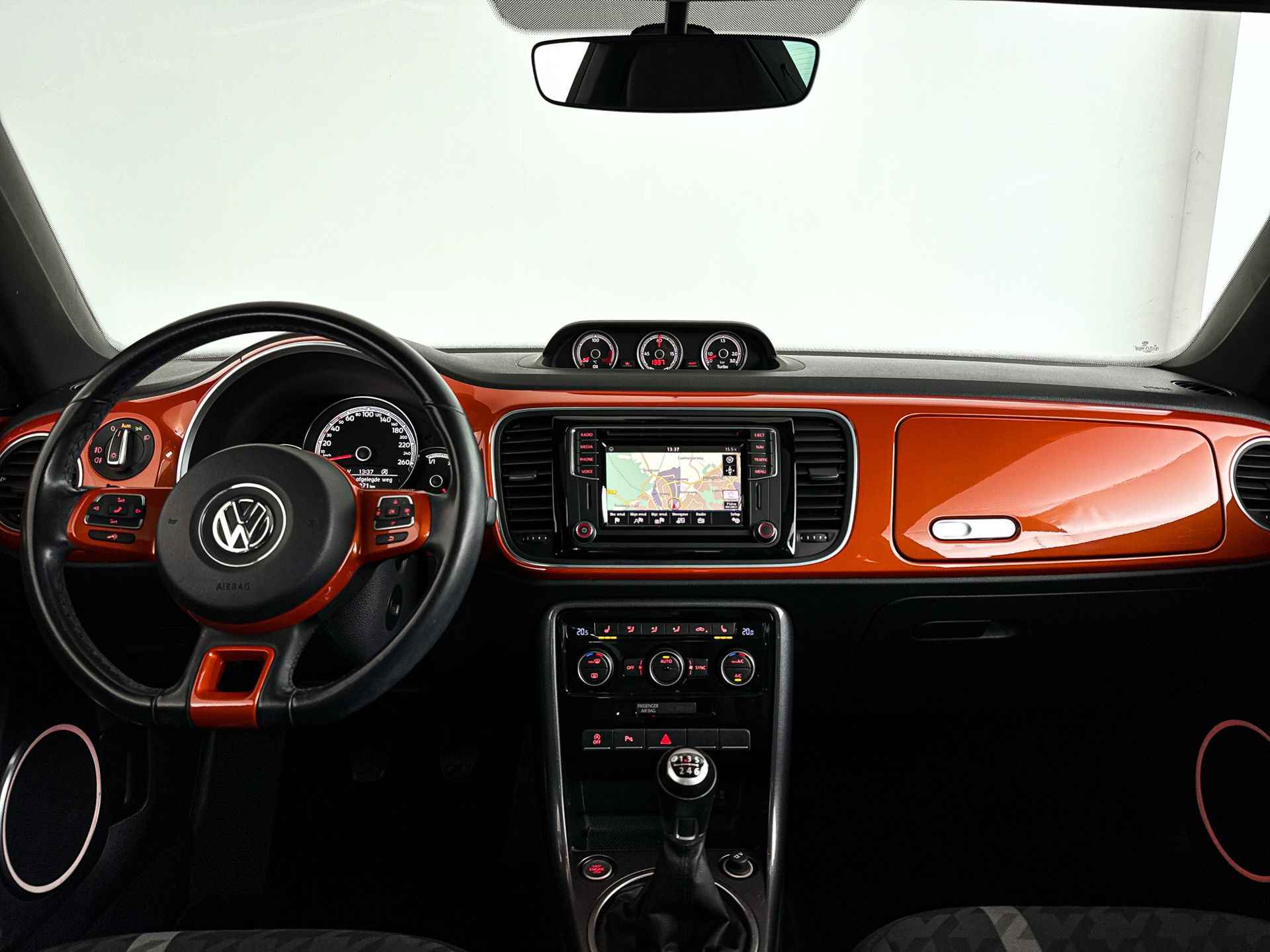 Volkswagen Beetle 1.2 TSI Exclusive Series | Panoramadak | Parkeercamera | Fender audio - 9/31