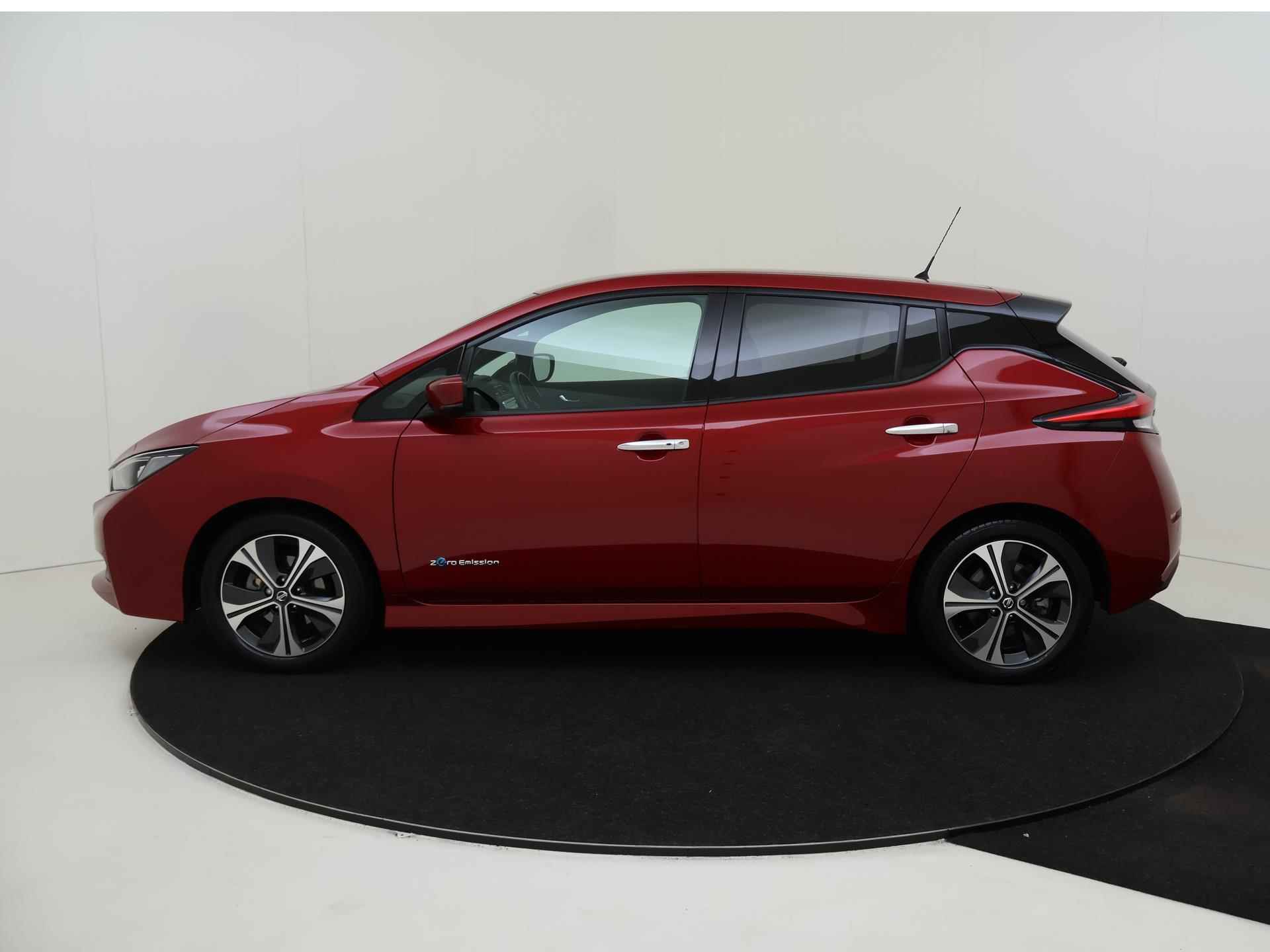 Nissan LEAF Tekna 40 kWh | Stuur en Stoelverwarming | Navigatie | Camera's rondom - 2/29