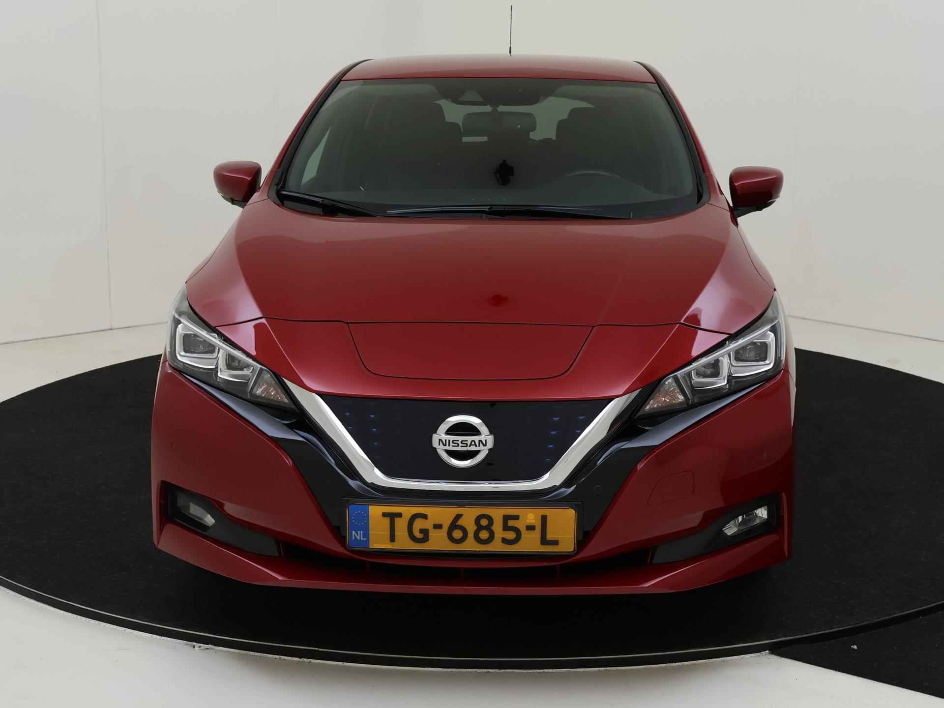 Nissan LEAF Tekna 40 kWh | Stuur en Stoelverwarming | Navigatie | Camera's rondom - 9/29
