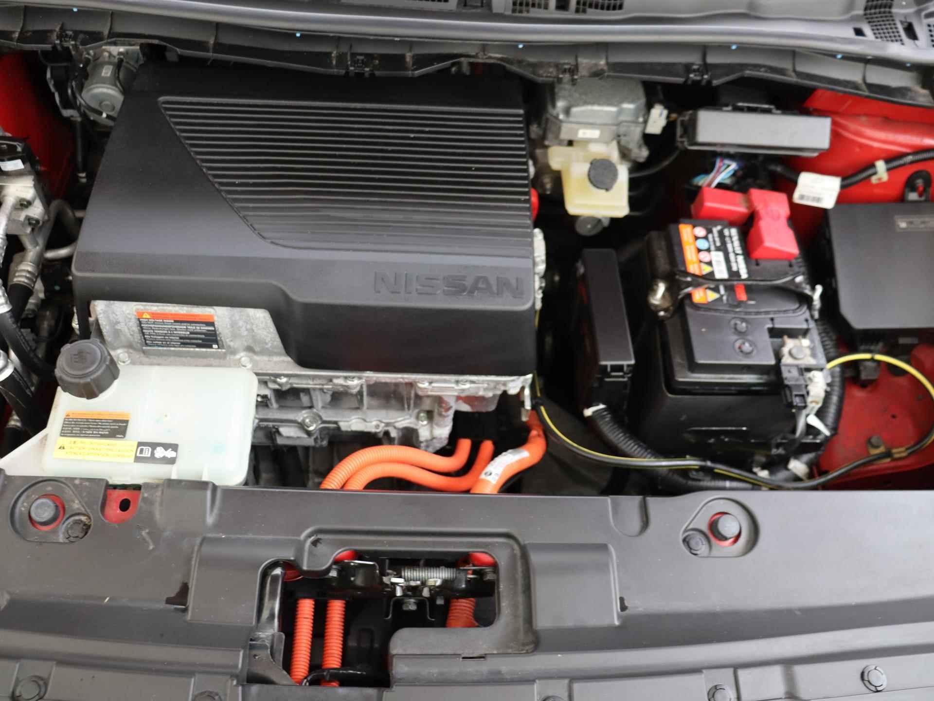 Nissan LEAF Tekna 40 kWh | Stuur en Stoelverwarming | Navigatie | Camera's rondom - 11/29