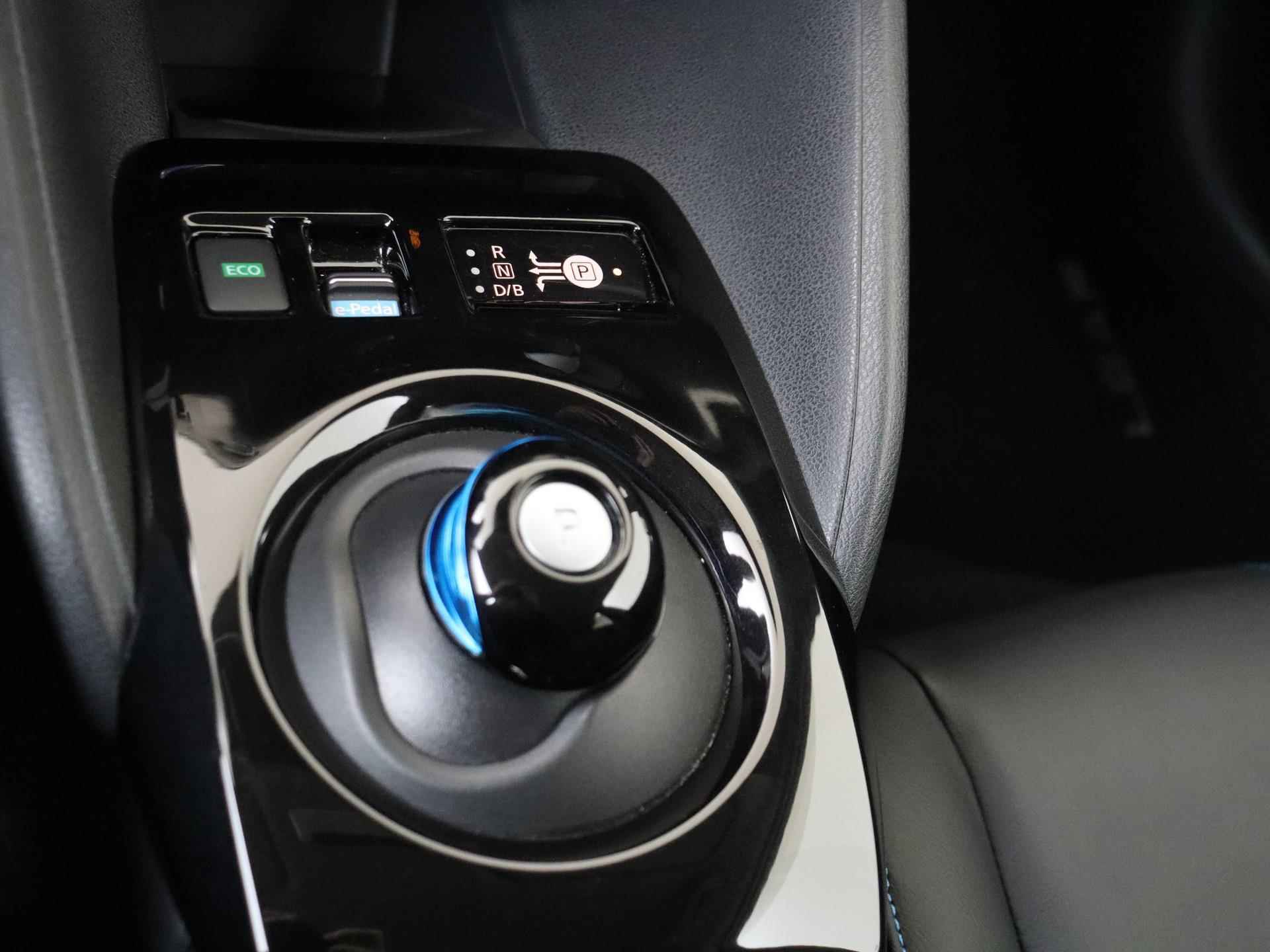 Nissan LEAF Tekna 40 kWh | Stuur en Stoelverwarming | Navigatie | Camera's rondom - 15/29