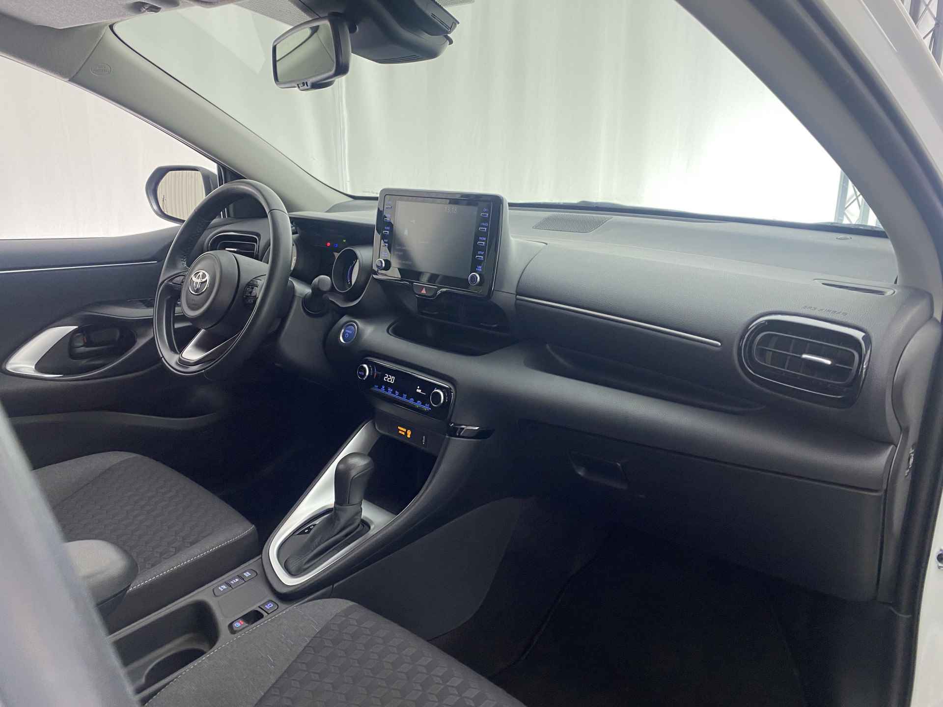 Toyota Yaris 1.5 Hybrid Dynamic Automaat | Apple Carplay | Achteruitrijcamera | DAB | ACC | - 13/37