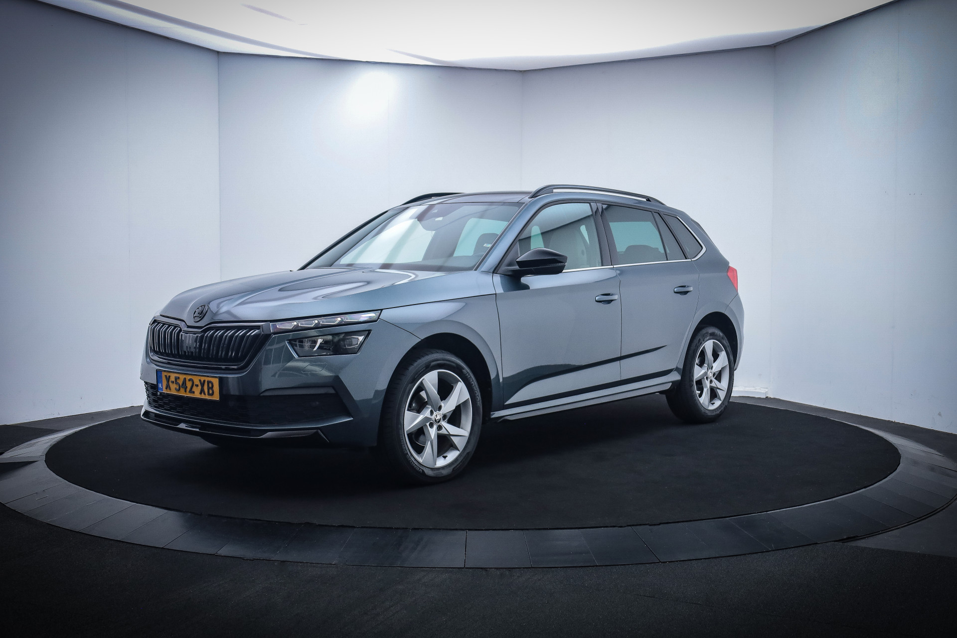 Škoda Kamiq 1.5TSI Dsg Business Edition FULL LED/PANO/DIGIDASH/LEDER/CAMERA/ELEK TREKHAAK/CARPLAY/STOELVERW./ACC/BLINDSPOT