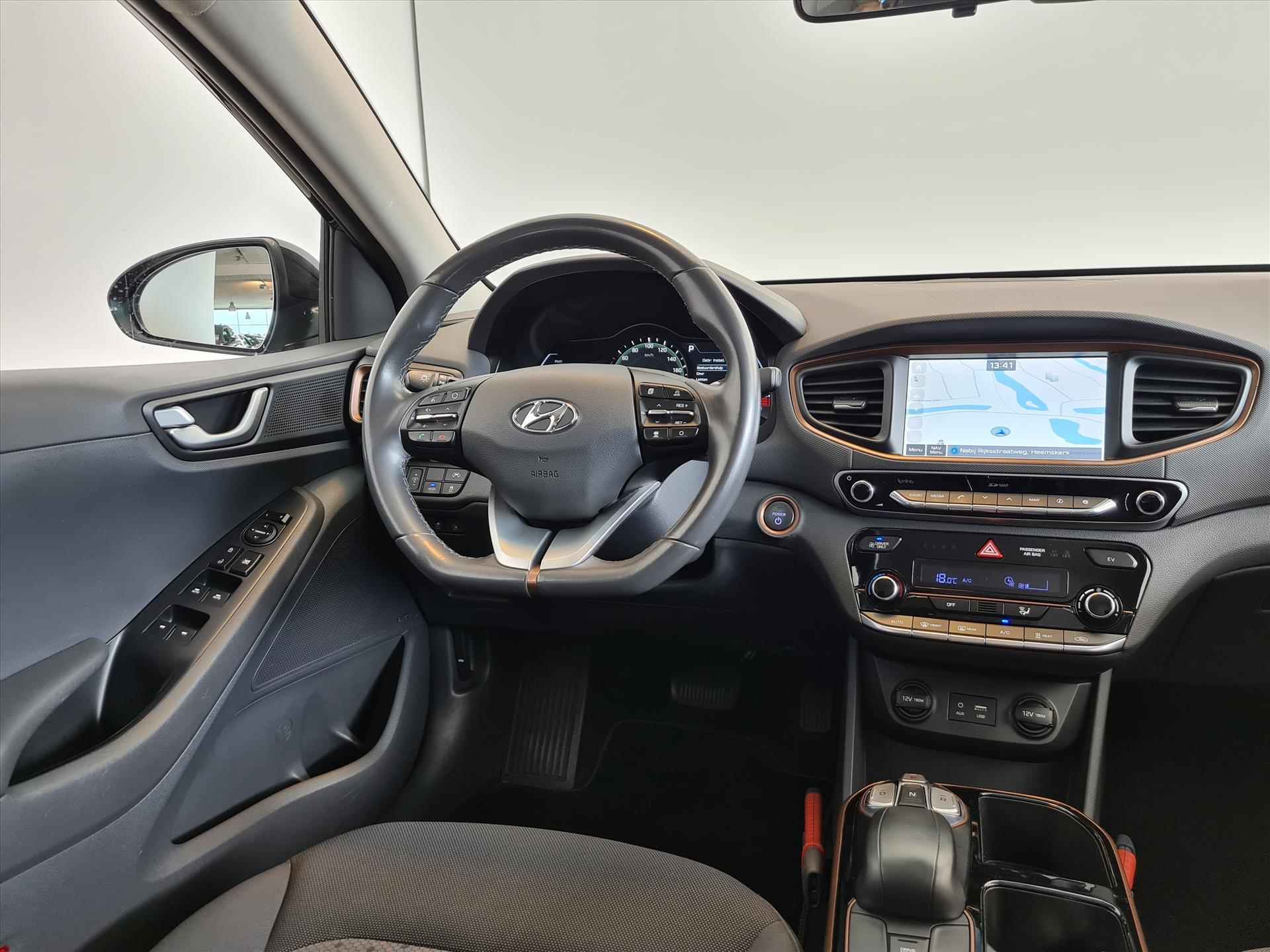 HYUNDAI Ioniq EV 120 pk 28kWh Comfort NAVI CAMERA PDC - 10/29