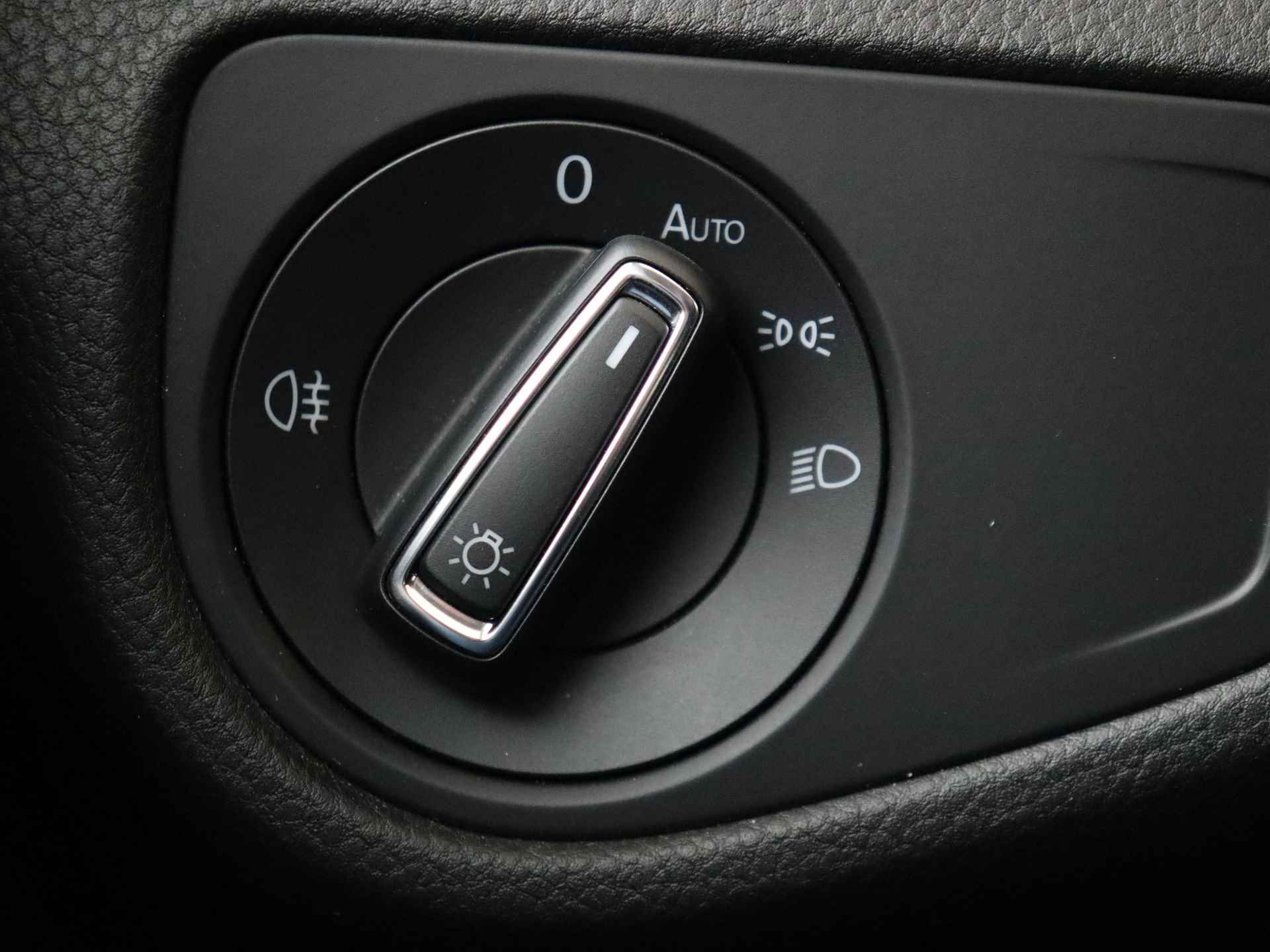 Volkswagen e-Golf e-Golf 5 deurs Automaat | Climate Control | Navigatie - 26/31