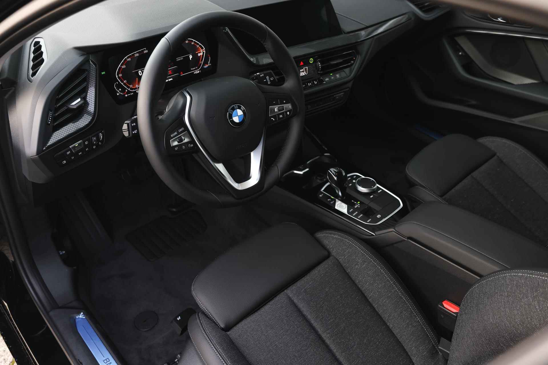 BMW 1-serie 118i Sport Line Automaat / Sportstoelen / LED / Live Cockpit Professional / Extra getint glas achter / PDC voor + achter - 9/21