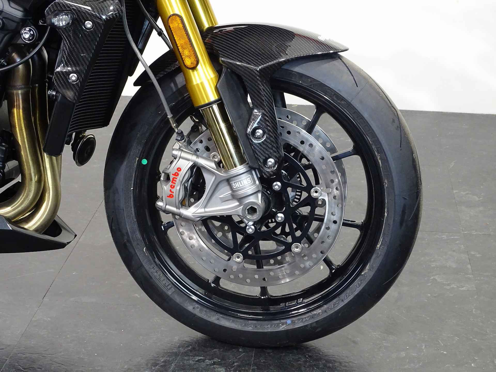 Triumph SPEED TRIPLE 1200 RR - 2/15