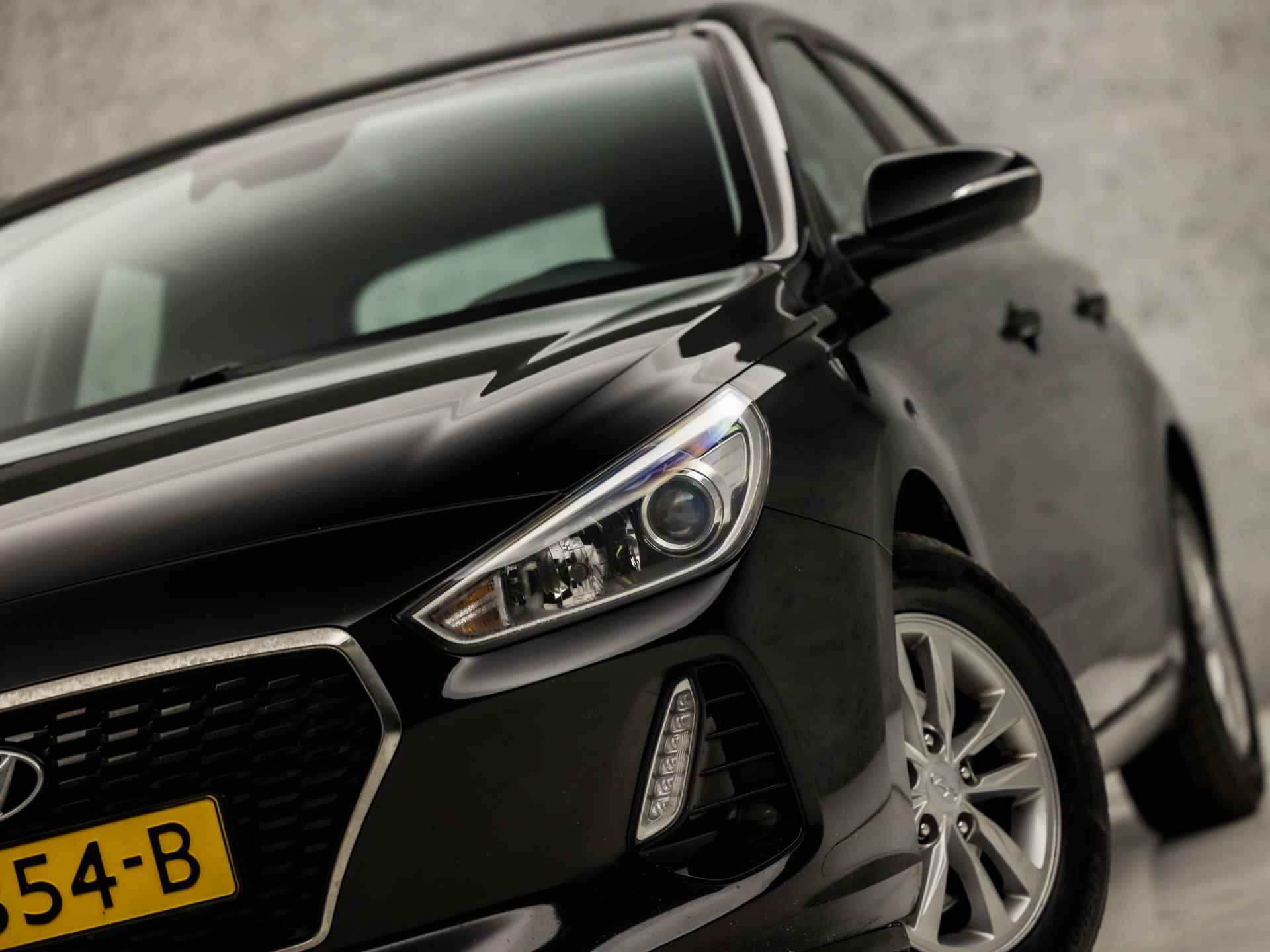 Hyundai i30 1.0 T-GDI Comfort (APPLE CARPLAY, NAVIGATIE, CLIMATE, XENON, CAMERA, SPORTSTOELEN, PARKEERSENSOREN, LM VELGEN, CRUISE, NIEUWSTAAT) - 15/33