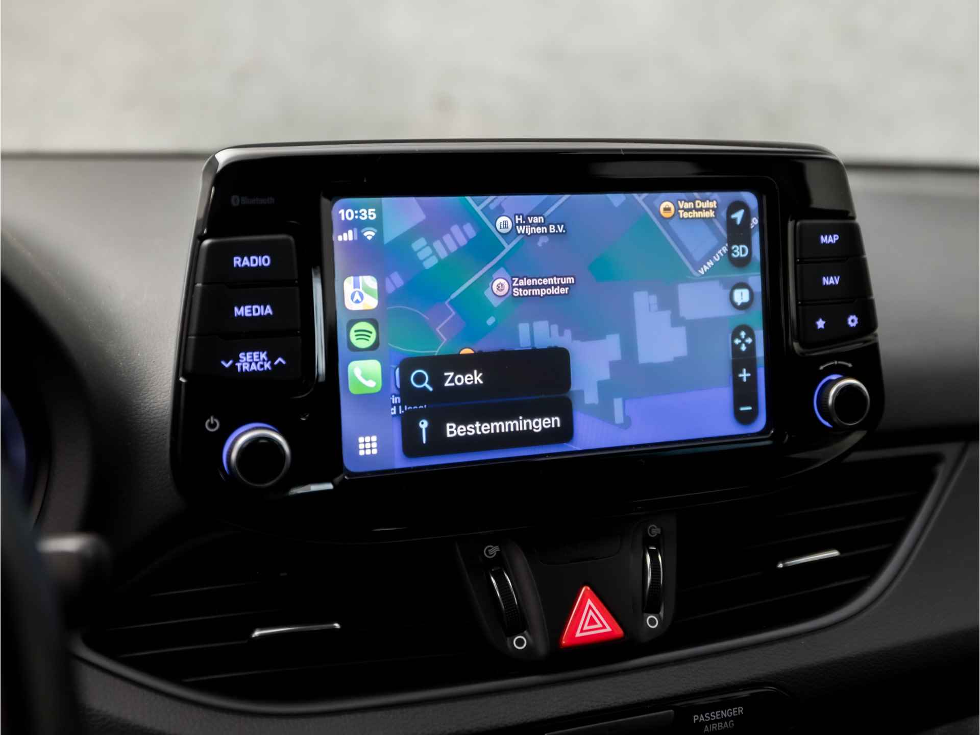 Hyundai i30 1.0 T-GDI Comfort (APPLE CARPLAY, NAVIGATIE, CLIMATE, XENON, CAMERA, SPORTSTOELEN, PARKEERSENSOREN, LM VELGEN, CRUISE, NIEUWSTAAT) - 24/33