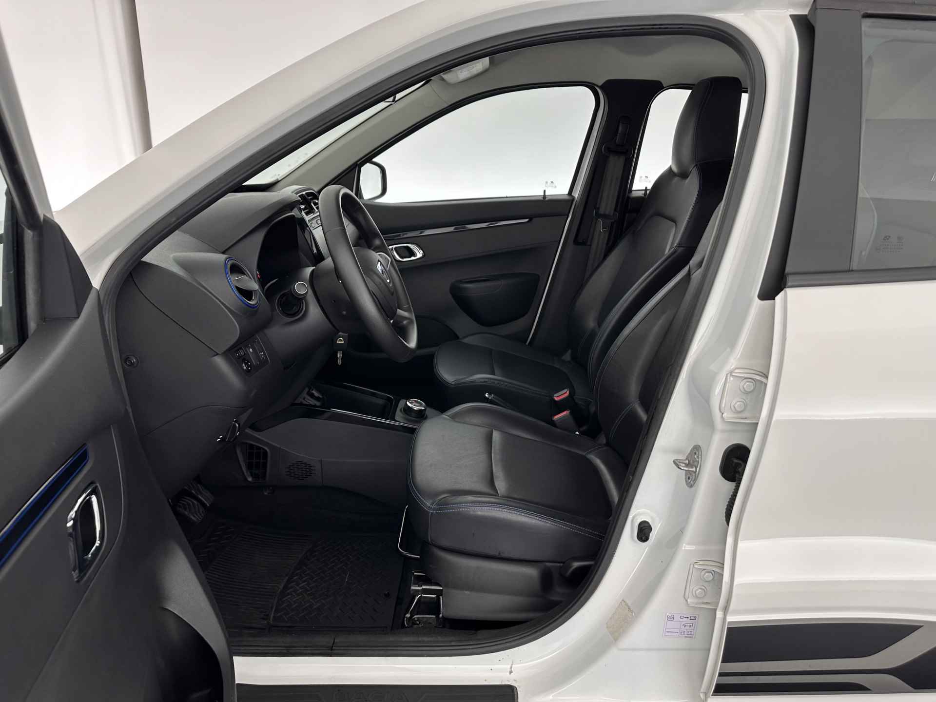 Dacia Spring Business 27 kWh Pack-Techno (INCL-BTW) Aut. *NAVI-FULLMAP | FULL-LEATHER | COMFORT-SEATS | CAMERA | DAB+ | CCS-FASTLOADER | AIRCO | PDC | CRUISE | 14''ALU* - 8/29