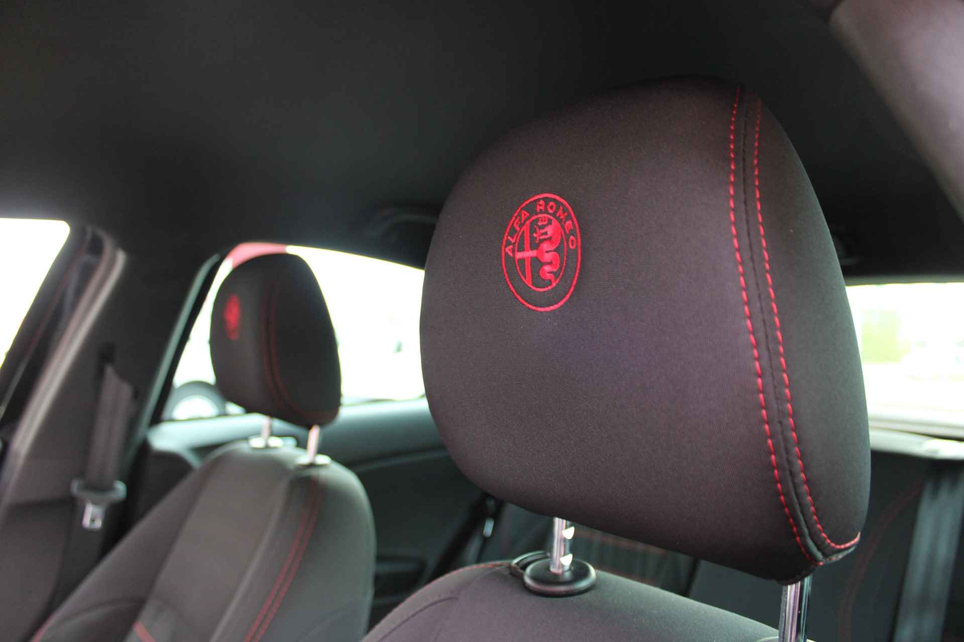 Alfa Romeo Giulietta 1.4 Turbo MultiAir Super 170 Automaat | 18" Velgen | Veloce-Pack | Navigatie - 17/29