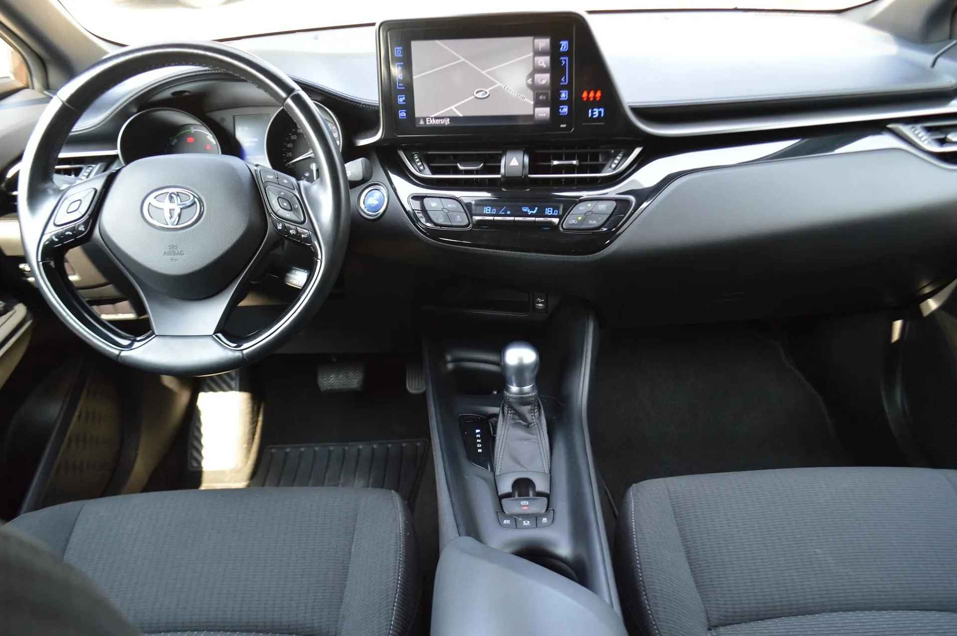 Toyota C-HR Hybrid Dynamic, Trekhaak, NL-AUTO, DEALERONDERH, - 23/28