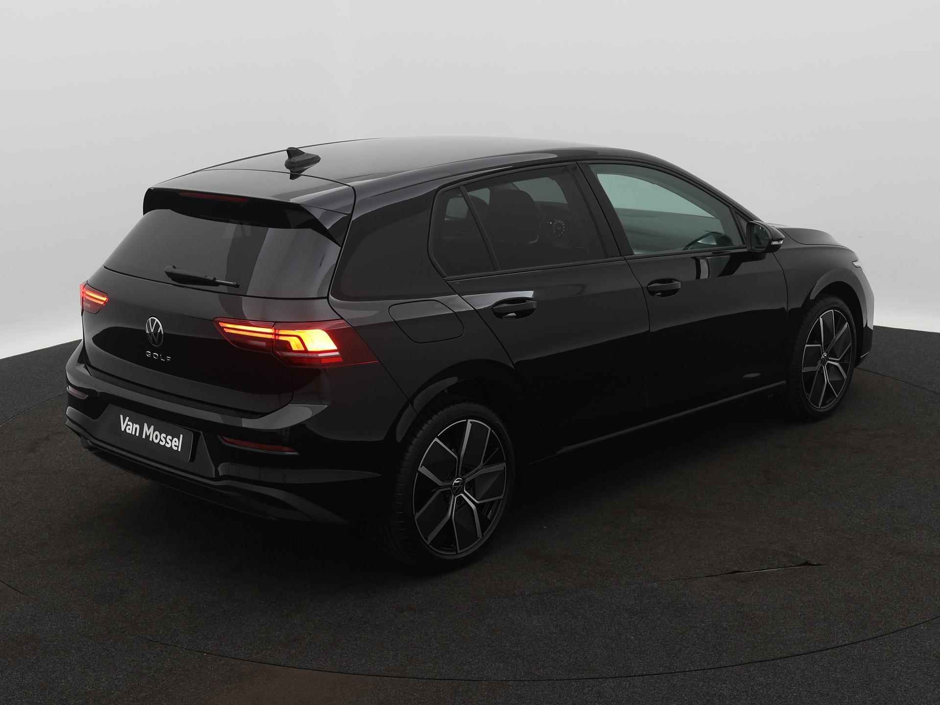 Volkswagen Golf 1.5 TSI Oranje Edition 116 PK | Stoelverwarming | Climate control | Apple Carplay | Android Auto | 18" Lichtemetalen velgen | Camera | Parkeersensoren | - 4/19