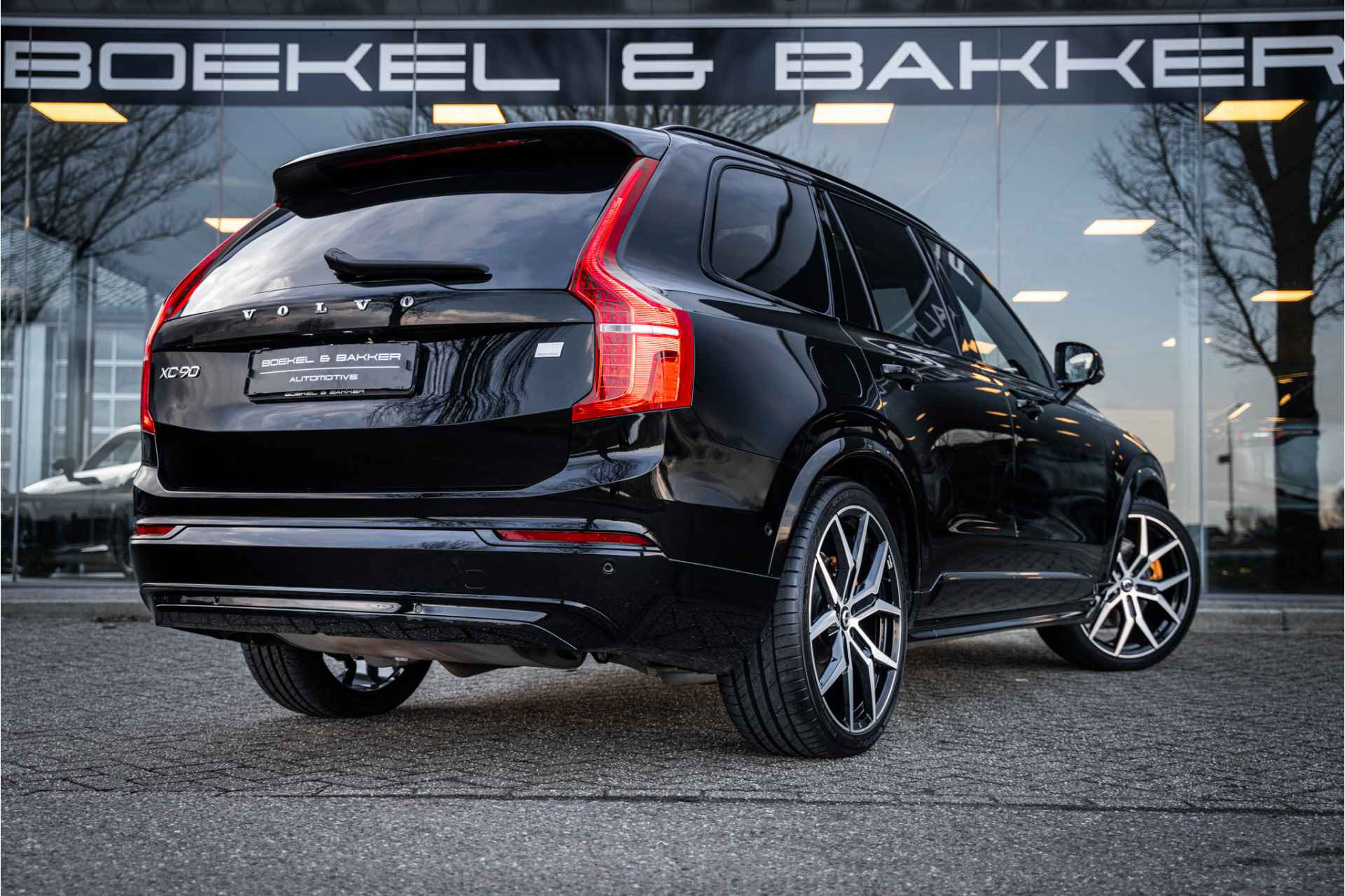 Volvo XC90 T8 Recharge AWD ULTRA DARK - LONG RANGE - B&W- LUCHTVERING-POLESTAR-Trekhaak wegklapbaar - Panoramadak - - 72/93