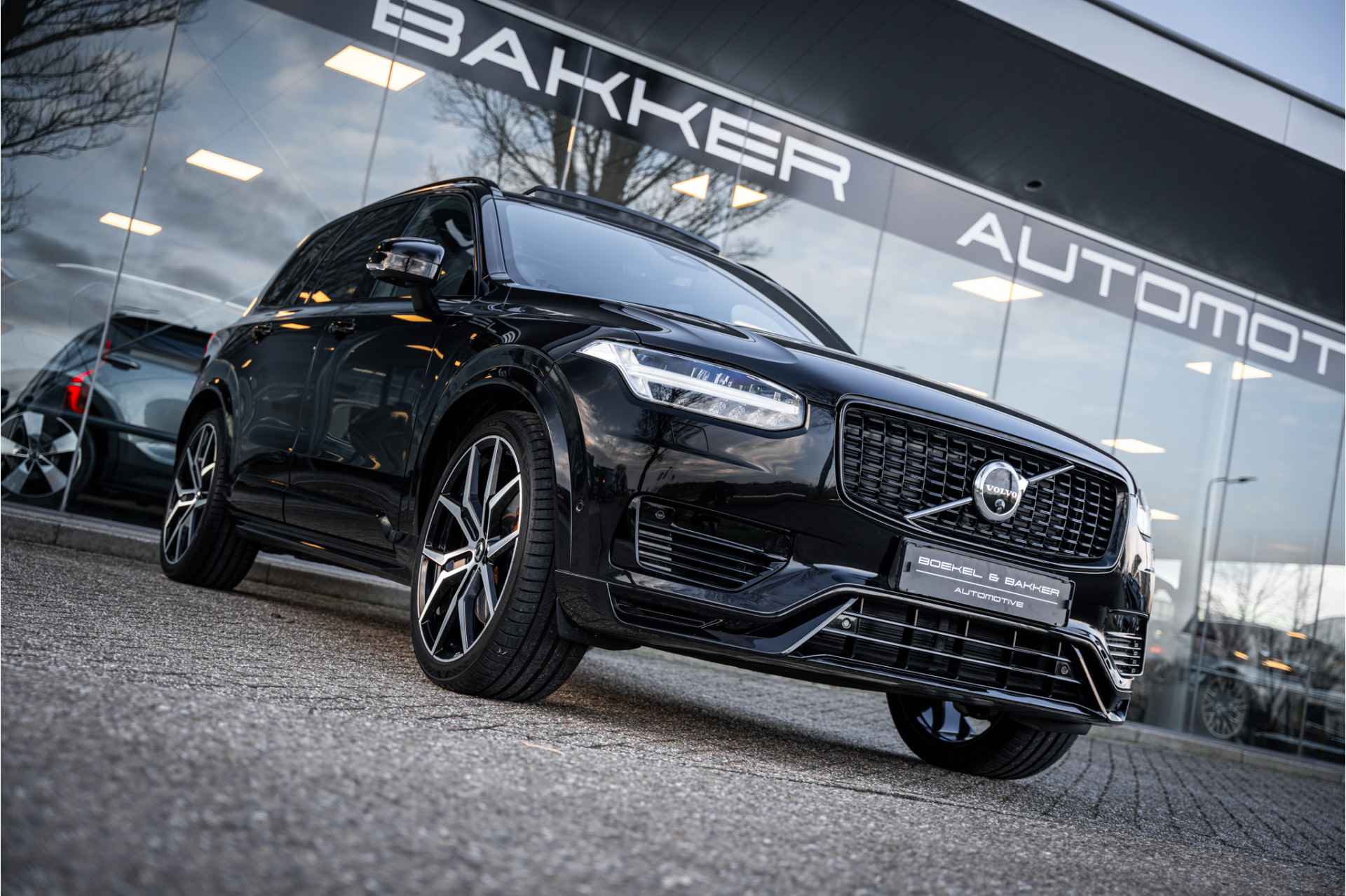 Volvo XC90 T8 Recharge AWD ULTRA DARK - LONG RANGE - B&W- LUCHTVERING-POLESTAR-Trekhaak wegklapbaar - Panoramadak - - 85/93