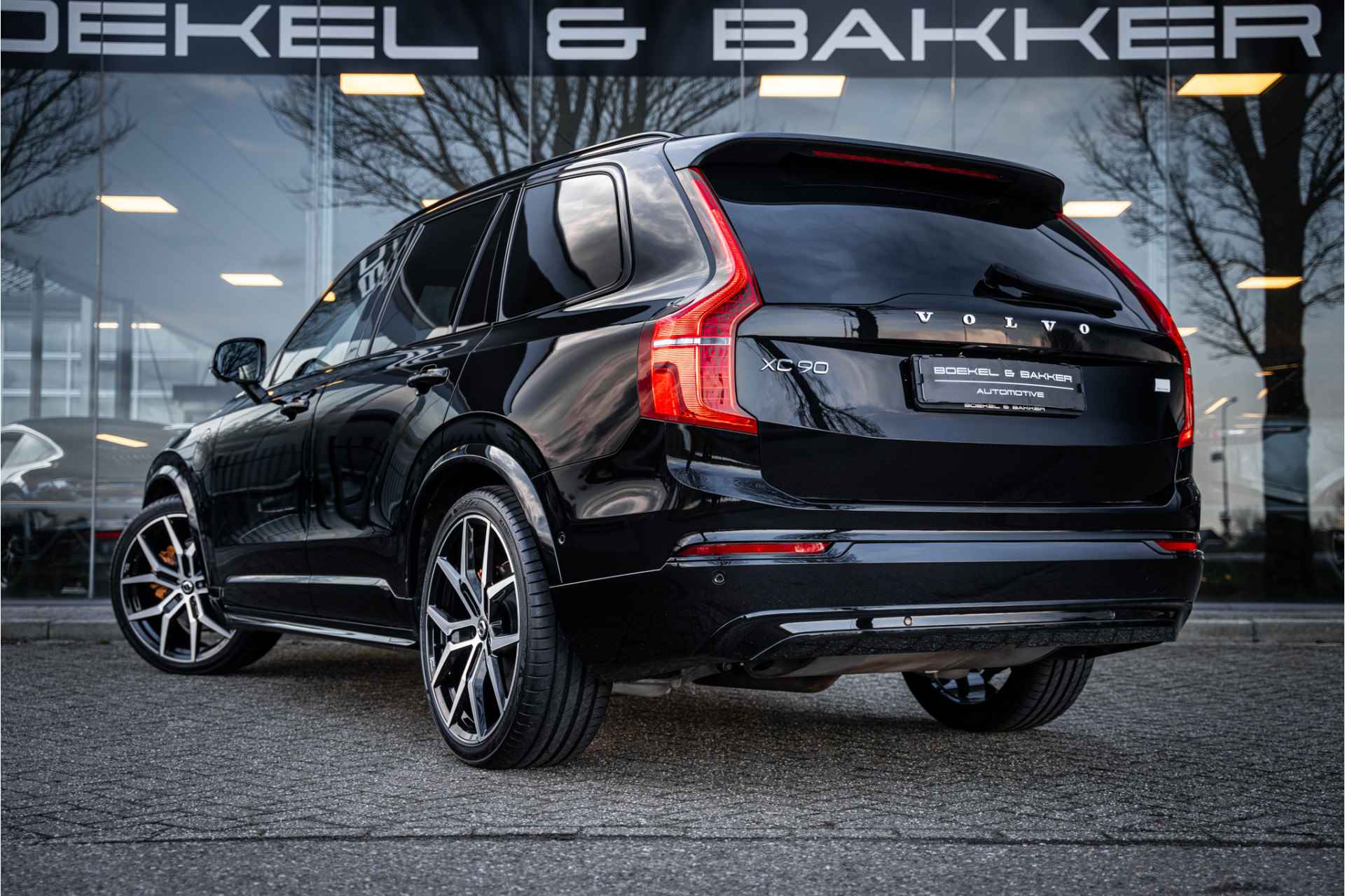 Volvo XC90 T8 Recharge AWD ULTRA DARK - LONG RANGE - B&W- LUCHTVERING-POLESTAR-Trekhaak wegklapbaar - Panoramadak - - 88/93