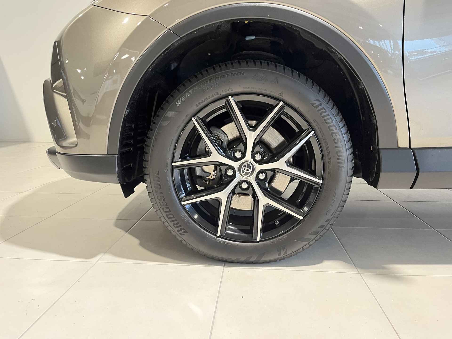 Toyota RAV4 2.5 Hybrid Style - 6/41