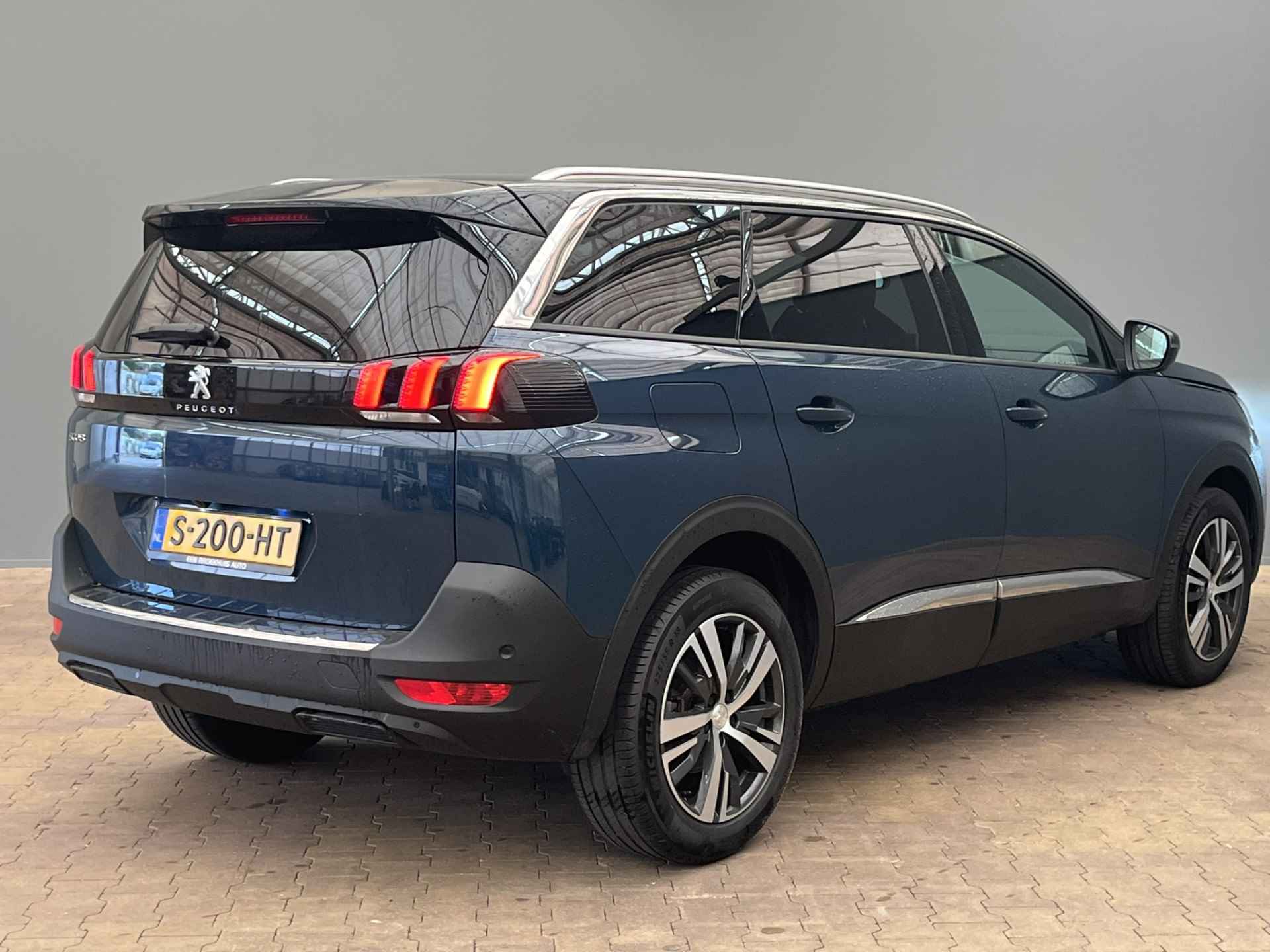 Peugeot 5008 1.2 130PK Allure | Camera | Automaat | 7 Pers | Leder\Stof | Elek.Klep | Keyless | 18'' Lichtmetaal | Clima | Navigatie | Carplay | LED | 2023! | Cruise | - 3/45