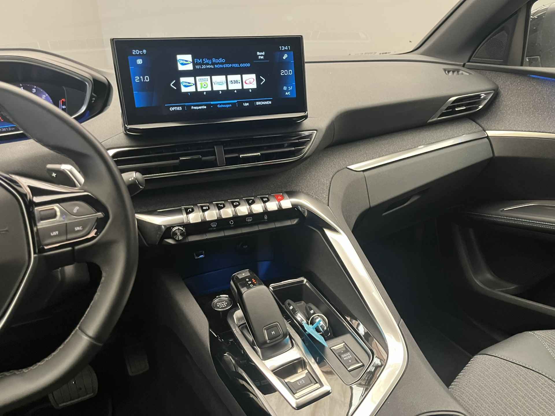 Peugeot 5008 1.2 130PK Allure | Camera | Automaat | 7 Pers | Leder\Stof | Elek.Klep | Keyless | 18'' Lichtmetaal | Clima | Navigatie | Carplay | LED | 2023! | Cruise | - 24/45